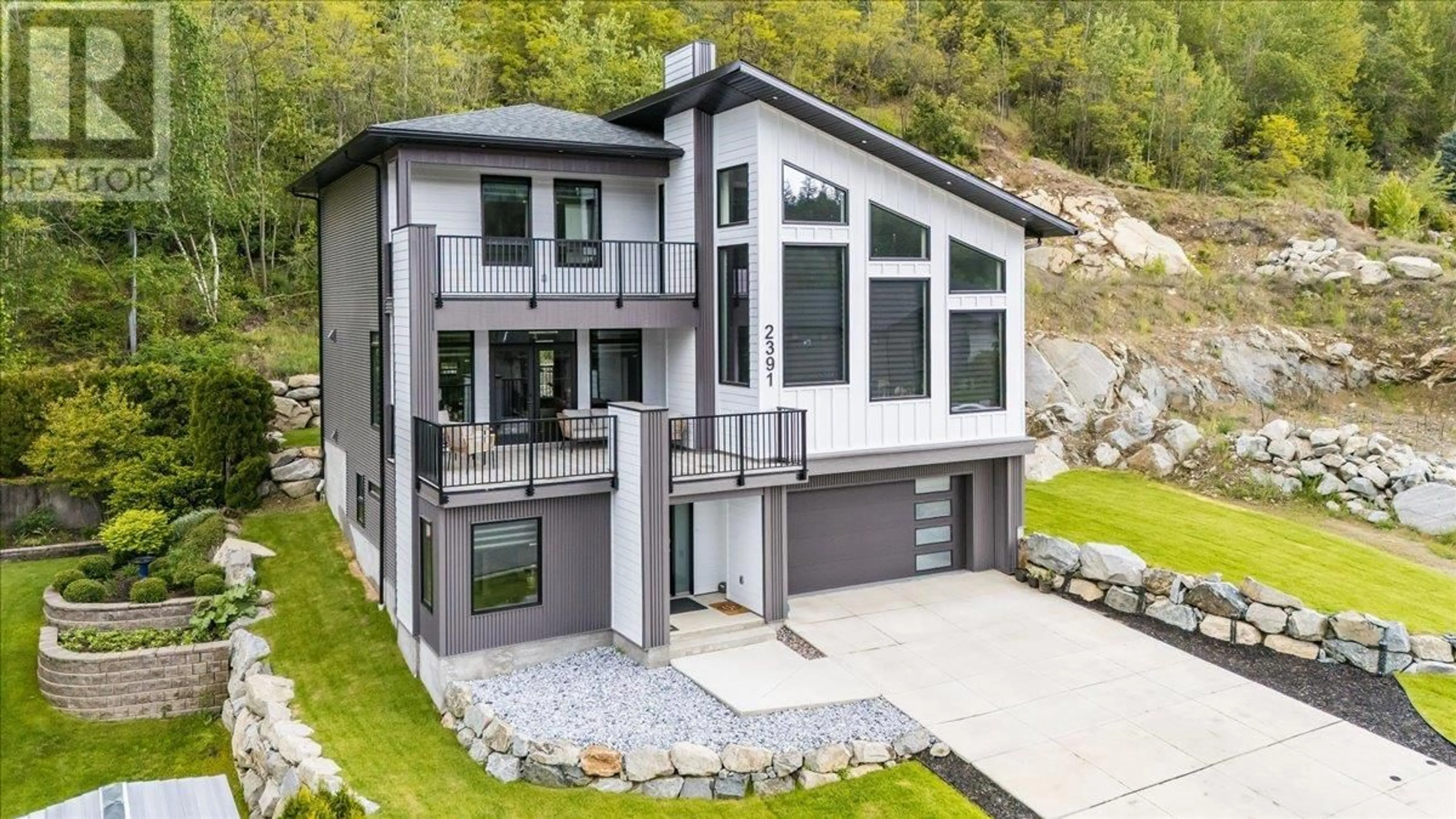 Home with vinyl exterior material, unknown for 2391 MCBRIDE STREET, Trail British Columbia V1R3A6