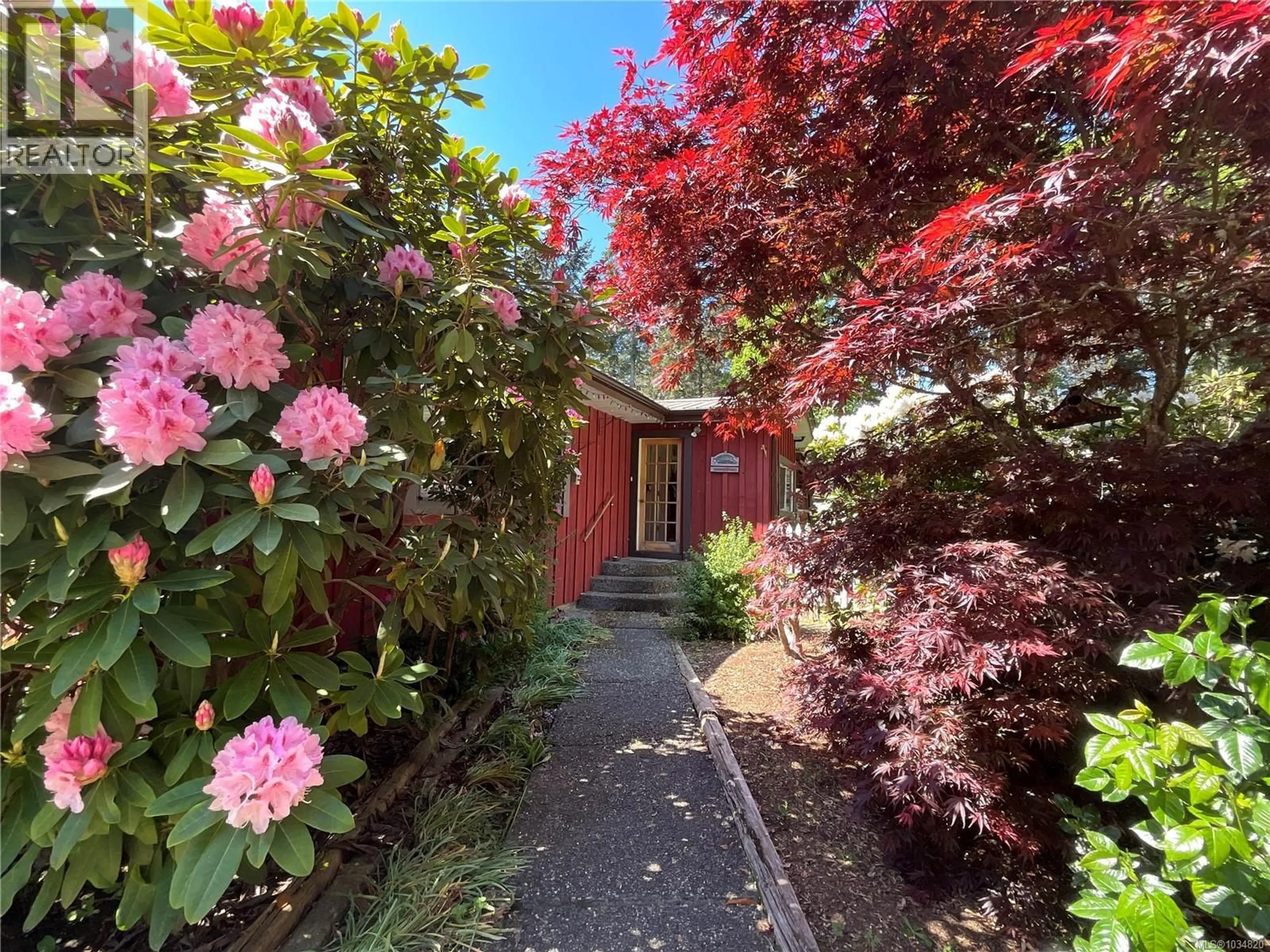 A pic from outside/outdoor area/front of a property/back of a property/a pic from drone, street for 1855 OYSTER WAY, Gabriola Island British Columbia V0R1X6