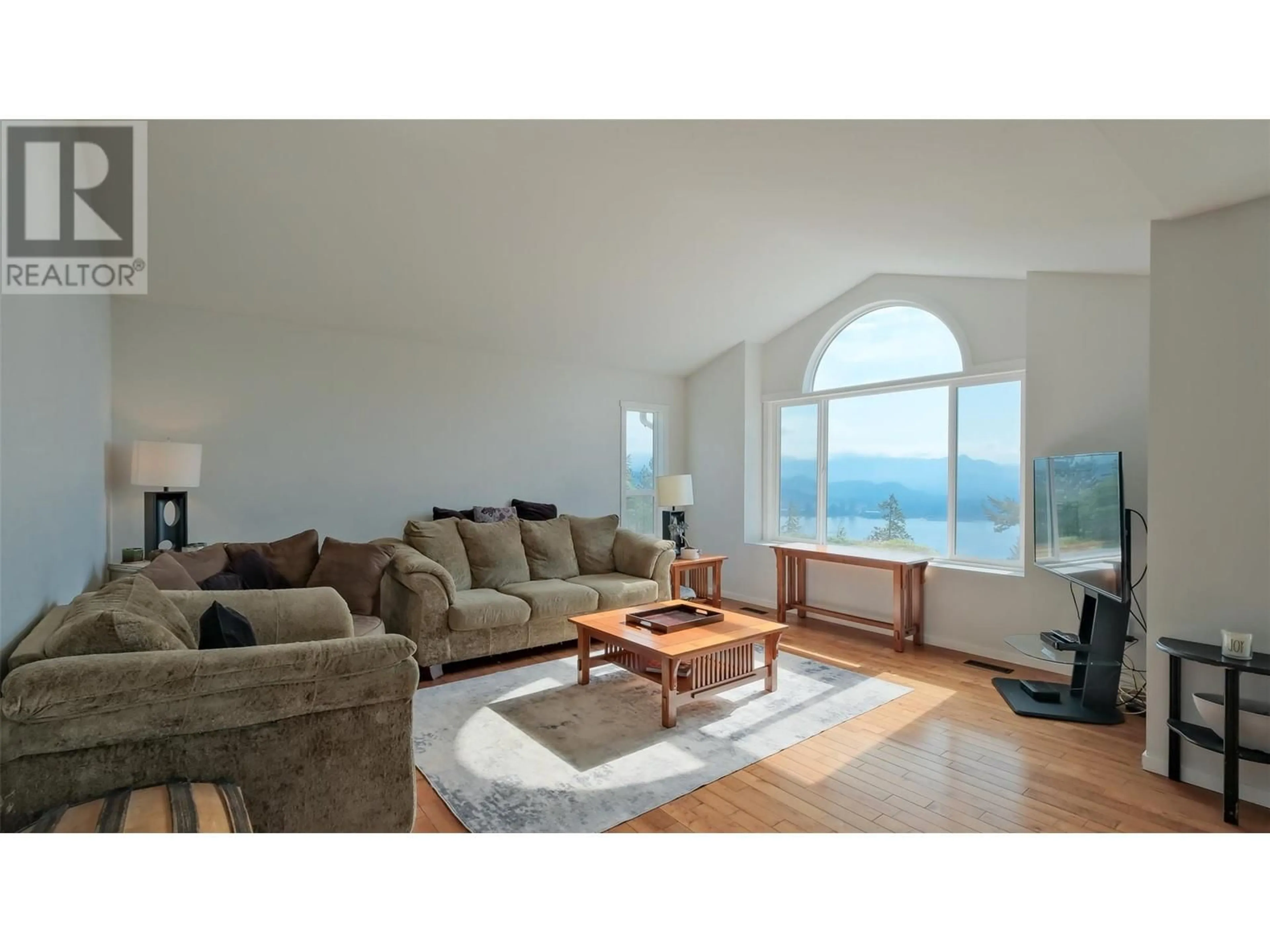 Living room with furniture, wood/laminate floor for 1556 BLACKWOOD DRIVE, West Kelowna British Columbia V1Z3B7