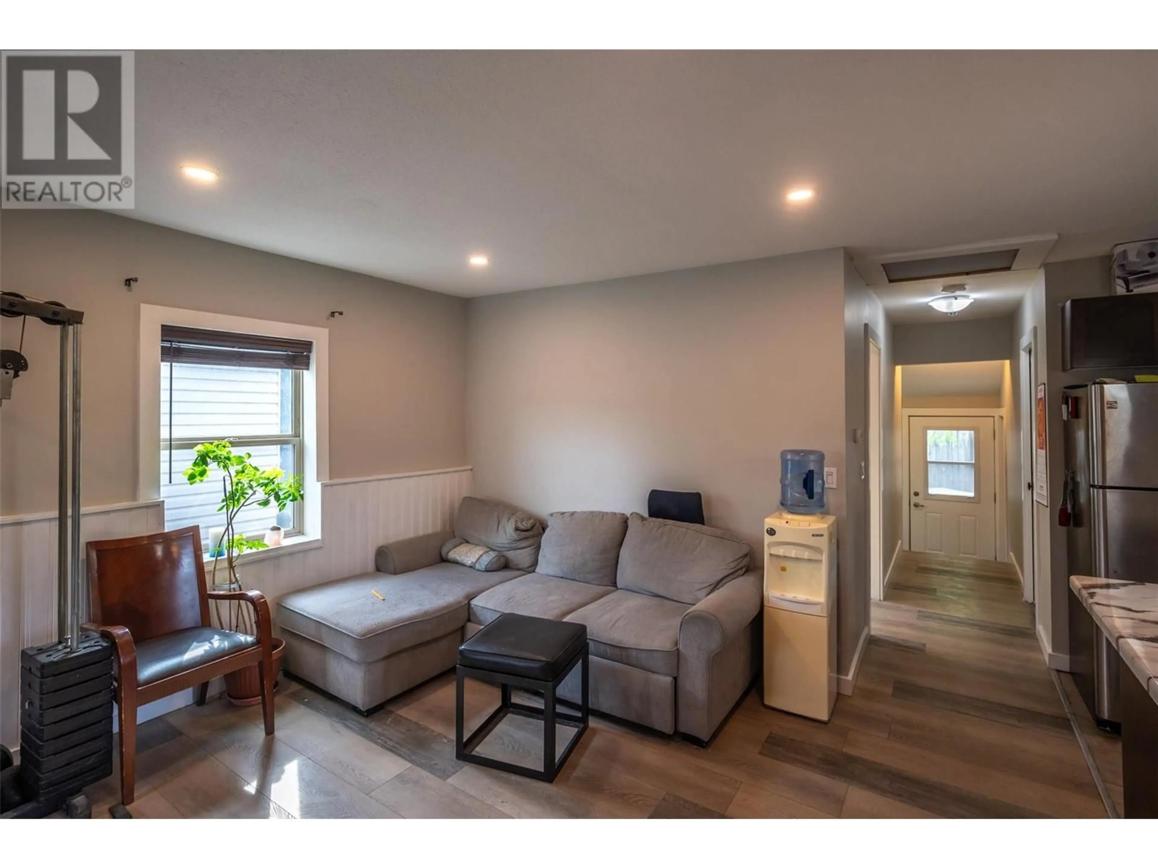 Living room with furniture, unknown for 508 ECKHARDT AVENUE EAST, Penticton British Columbia V2A1Z8