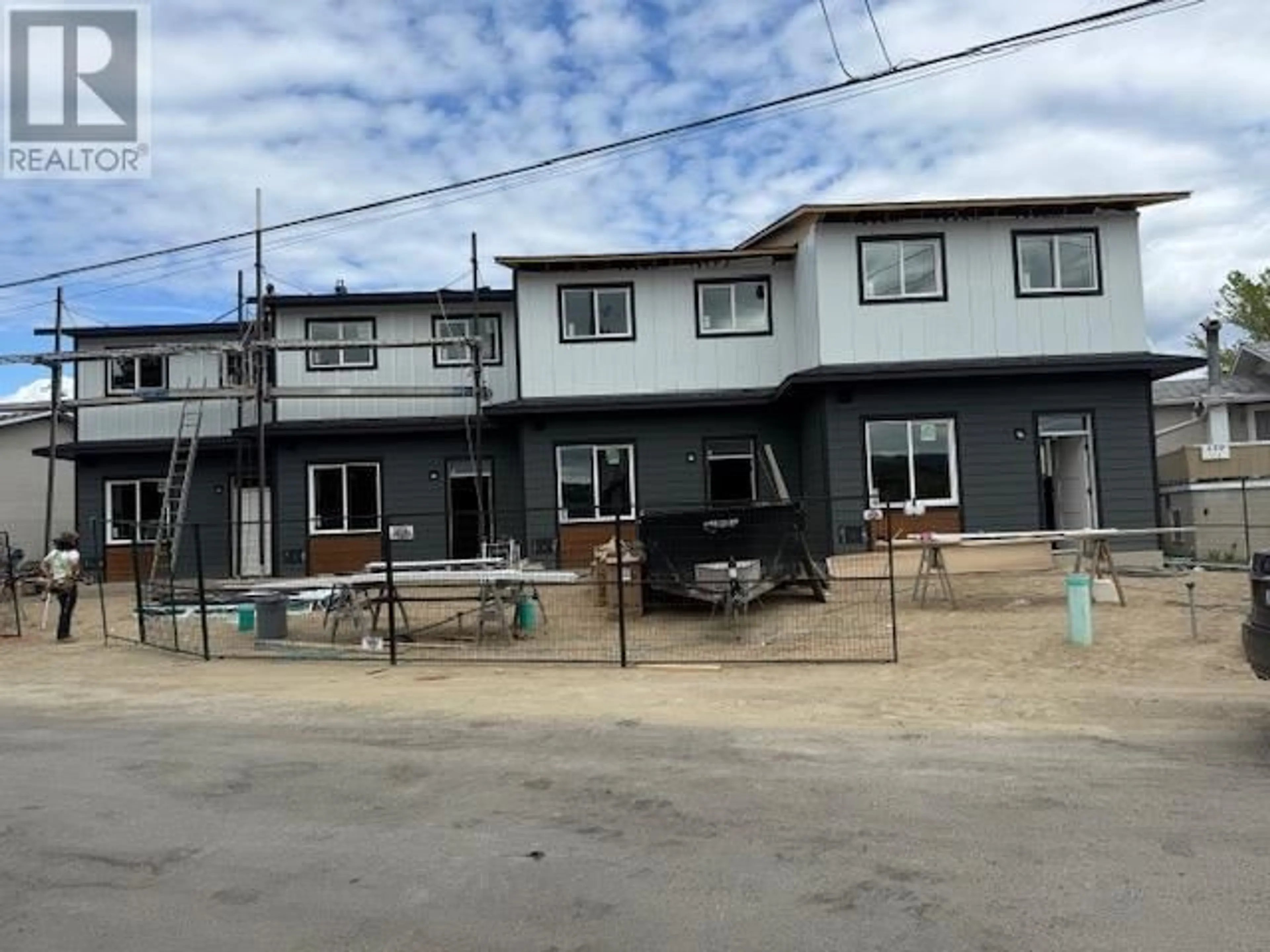 Patio, building for 163 CHESTNUT AVENUE, Kamloops British Columbia V2B1L3