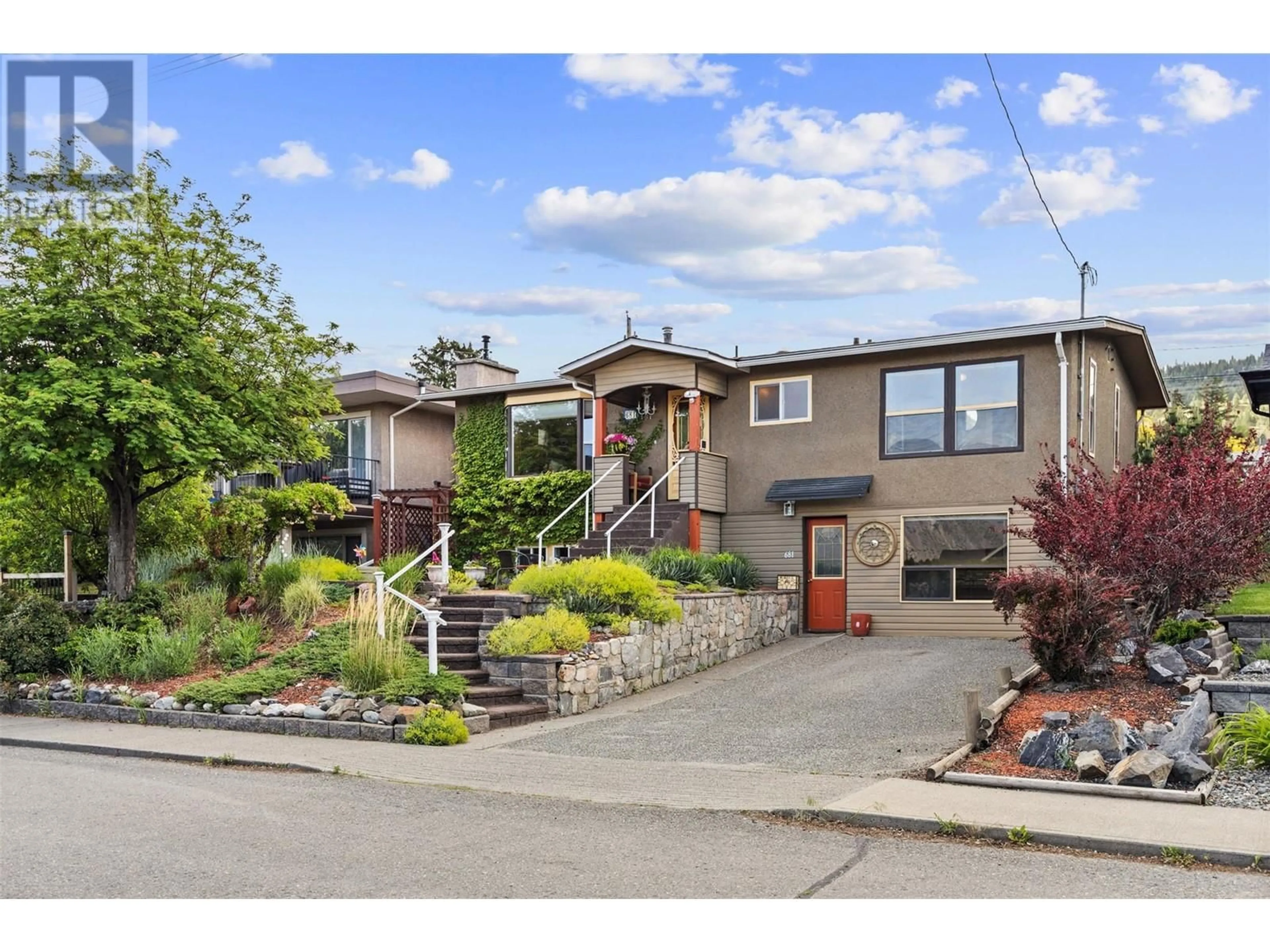 Home with vinyl exterior material, street for 681 DOUGLAS STREET, Kamloops British Columbia V2C3C4
