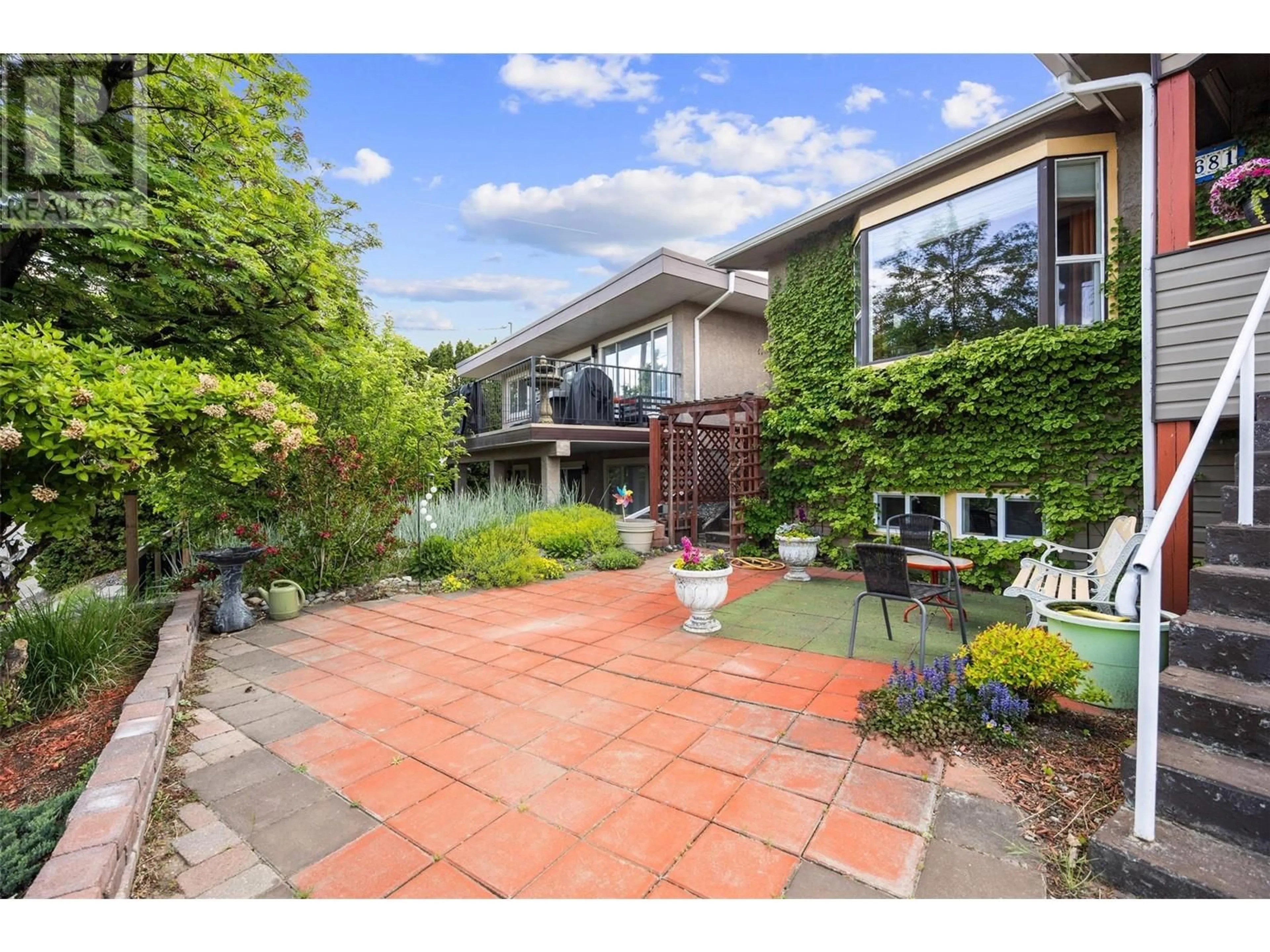 A pic from outside/outdoor area/front of a property/back of a property/a pic from drone, street for 681 DOUGLAS STREET, Kamloops British Columbia V2C3C4