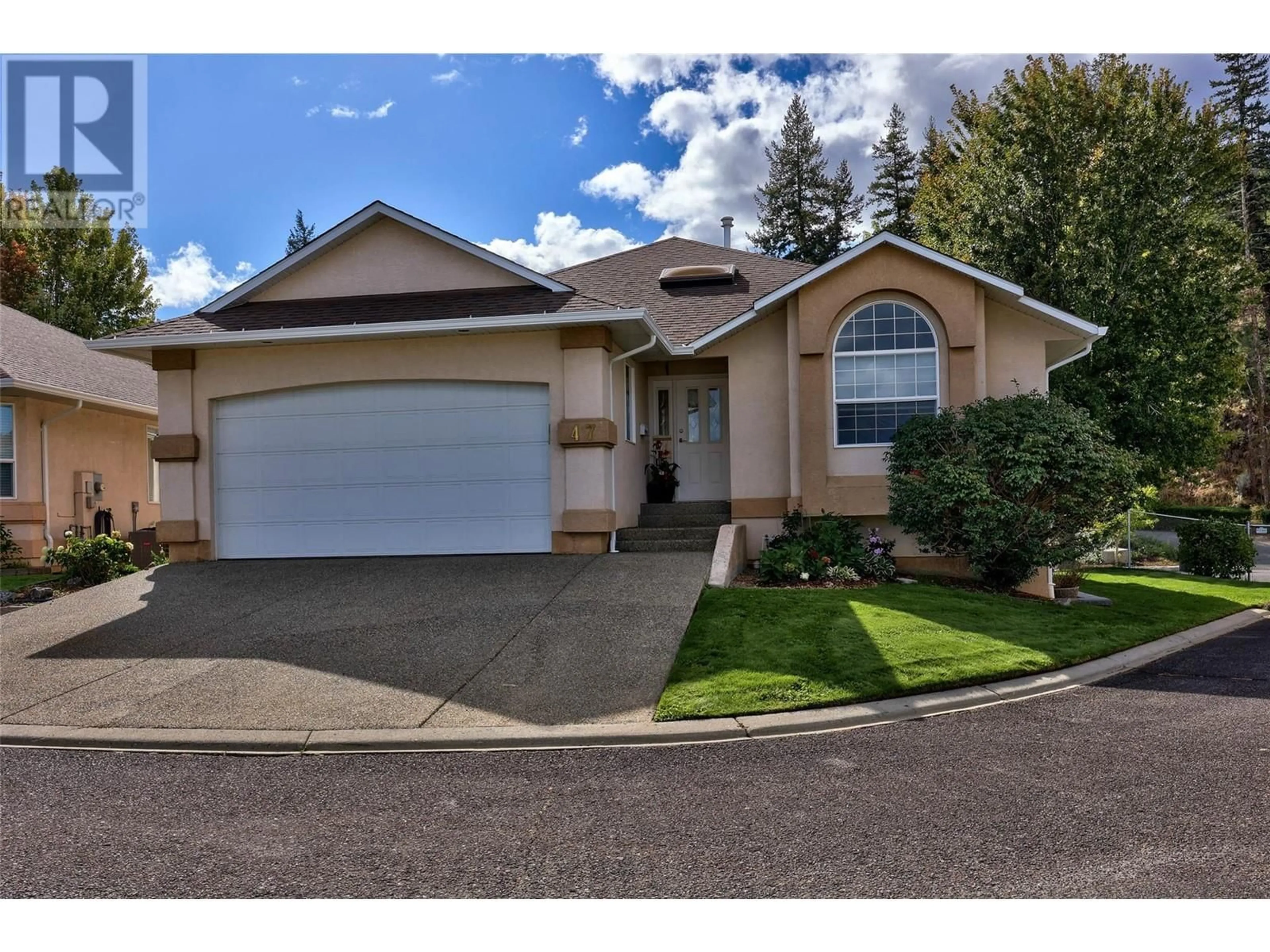 Home with vinyl exterior material, street for 47 - 1575 SPRINGHILL DRIVE, Kamloops British Columbia V2E2N9