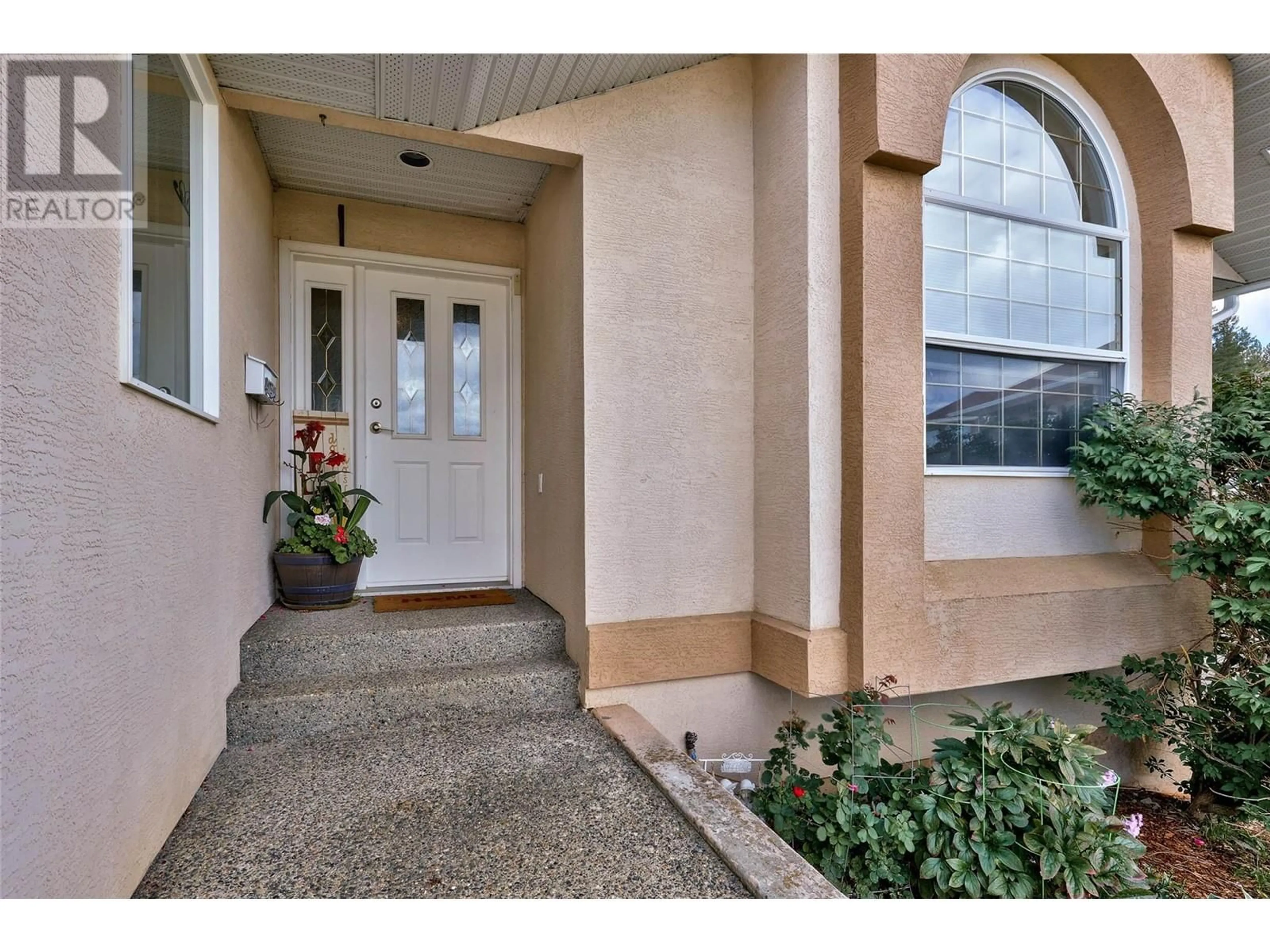 Indoor entryway for 47 - 1575 SPRINGHILL DRIVE, Kamloops British Columbia V2E2N9