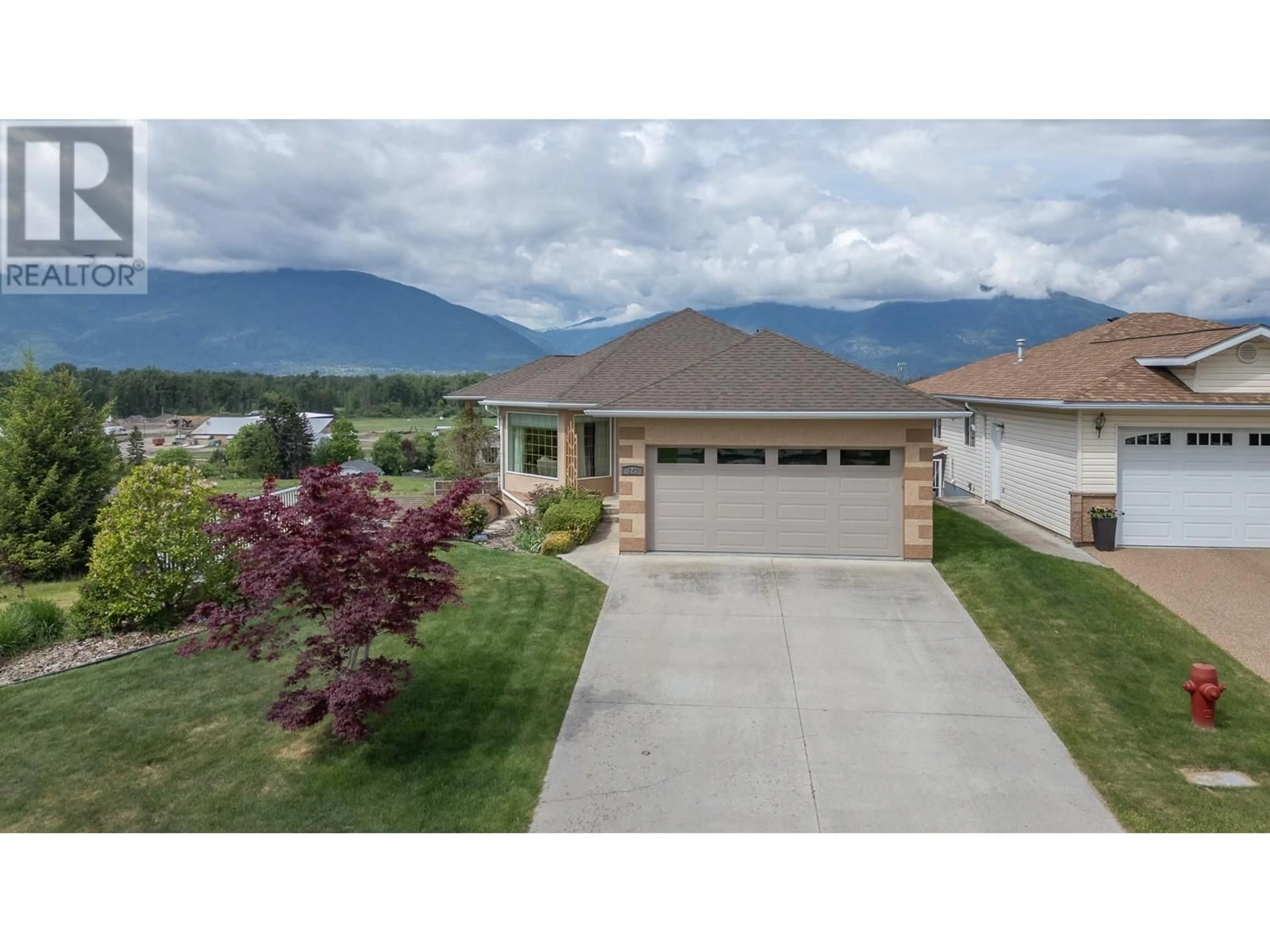 A pic from outside/outdoor area/front of a property/back of a property/a pic from drone, mountain view for 423 6TH AVENUE SOUTH, Creston British Columbia V0B1G3