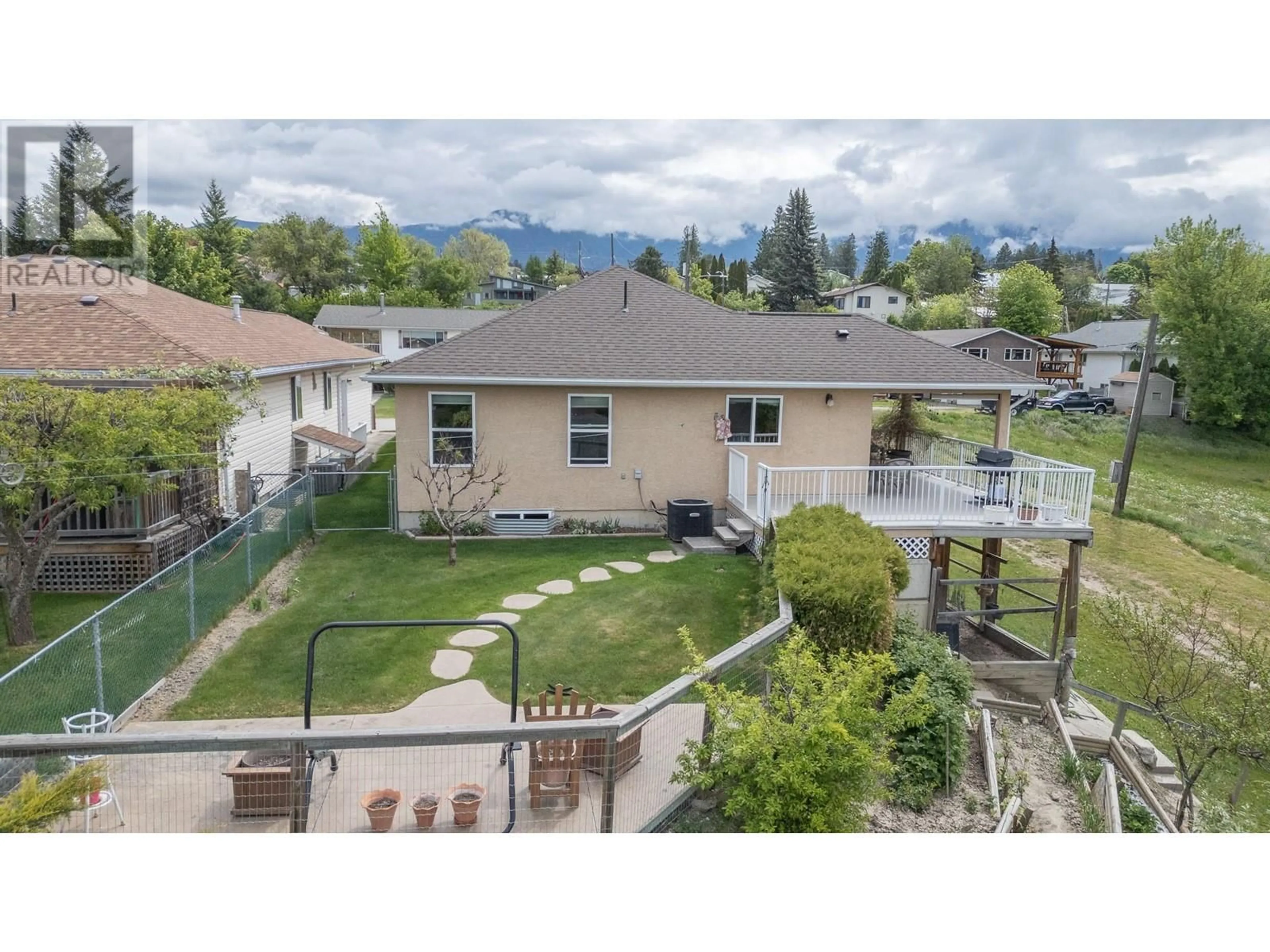 A pic from outside/outdoor area/front of a property/back of a property/a pic from drone, mountain view for 423 6TH AVENUE SOUTH, Creston British Columbia V0B1G3