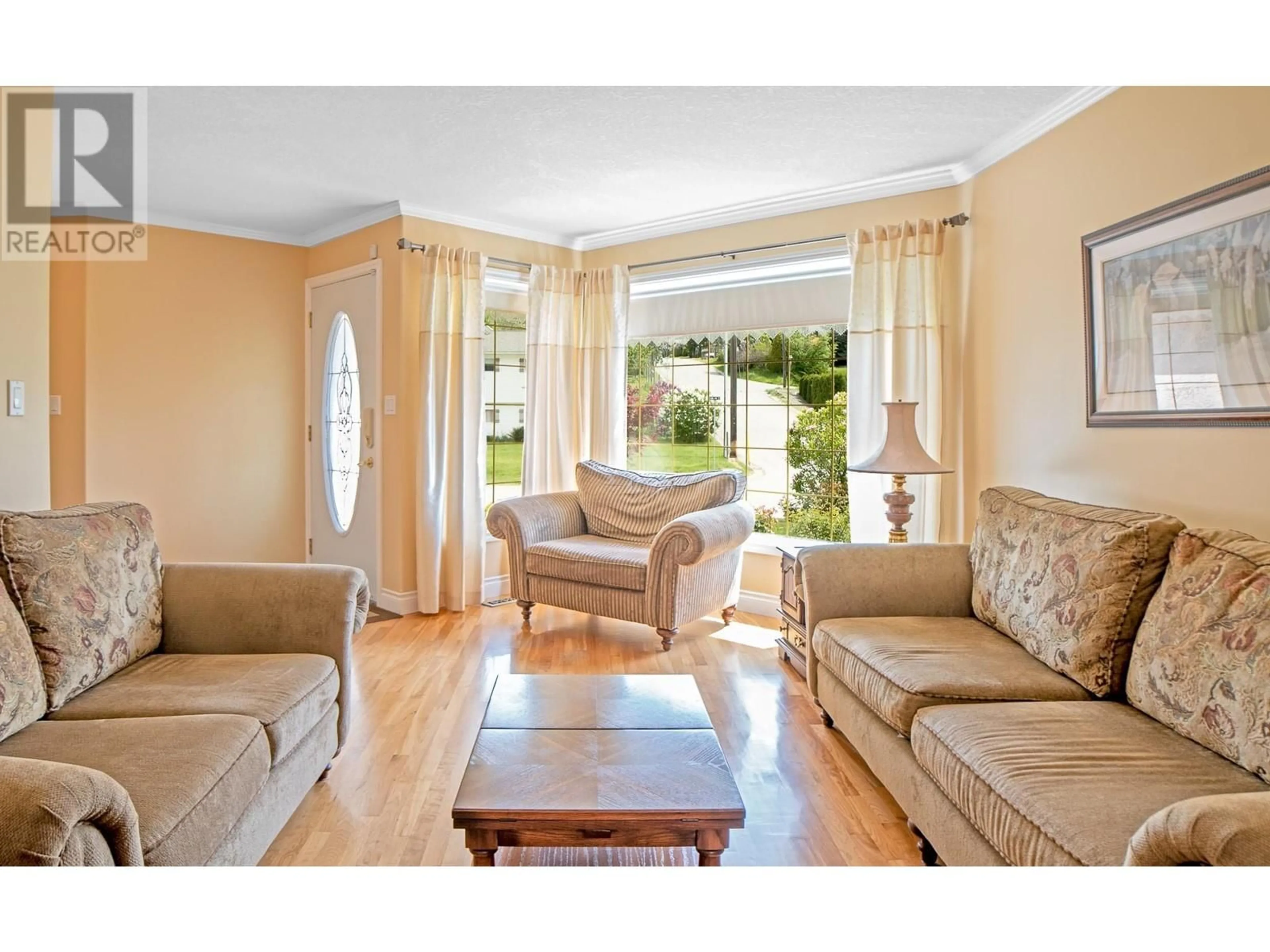 Living room with furniture, unknown for 423 6TH AVENUE SOUTH, Creston British Columbia V0B1G3