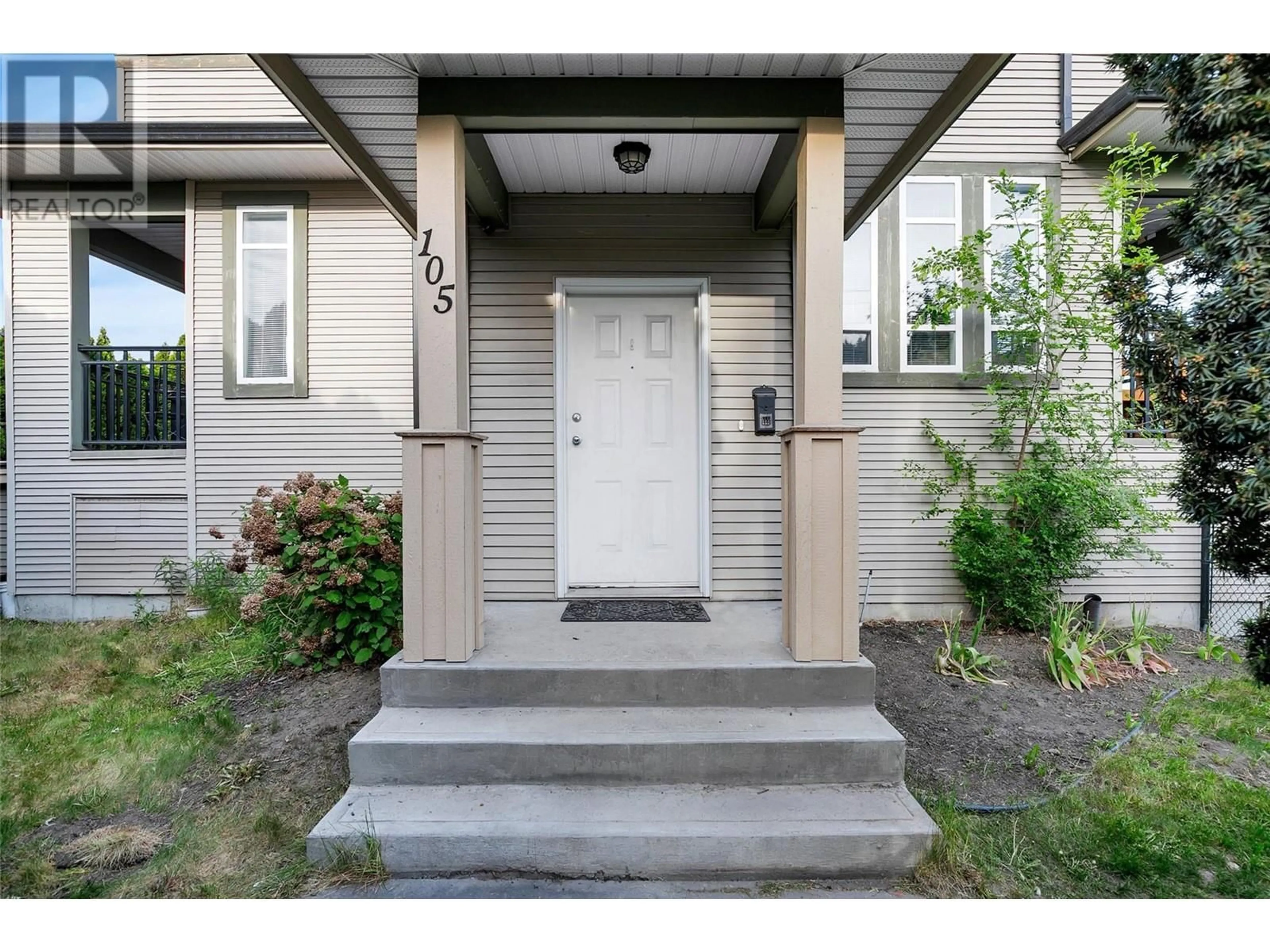 Indoor entryway for 105 MCCURDY ROAD EAST, Kelowna British Columbia V1X2P7
