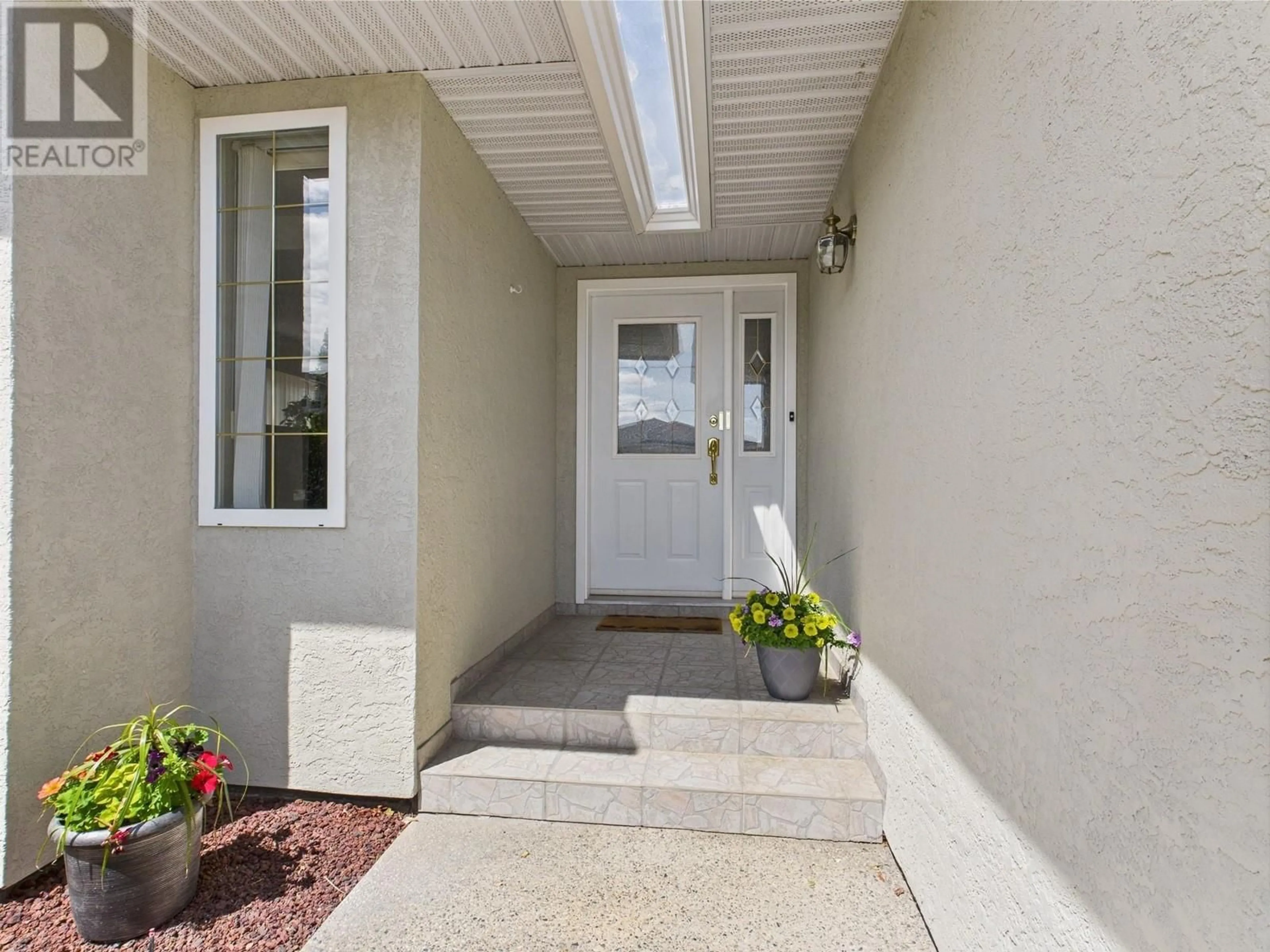 Indoor entryway for 21 SANDPIPER PLACE, Osoyoos British Columbia V0H1V5