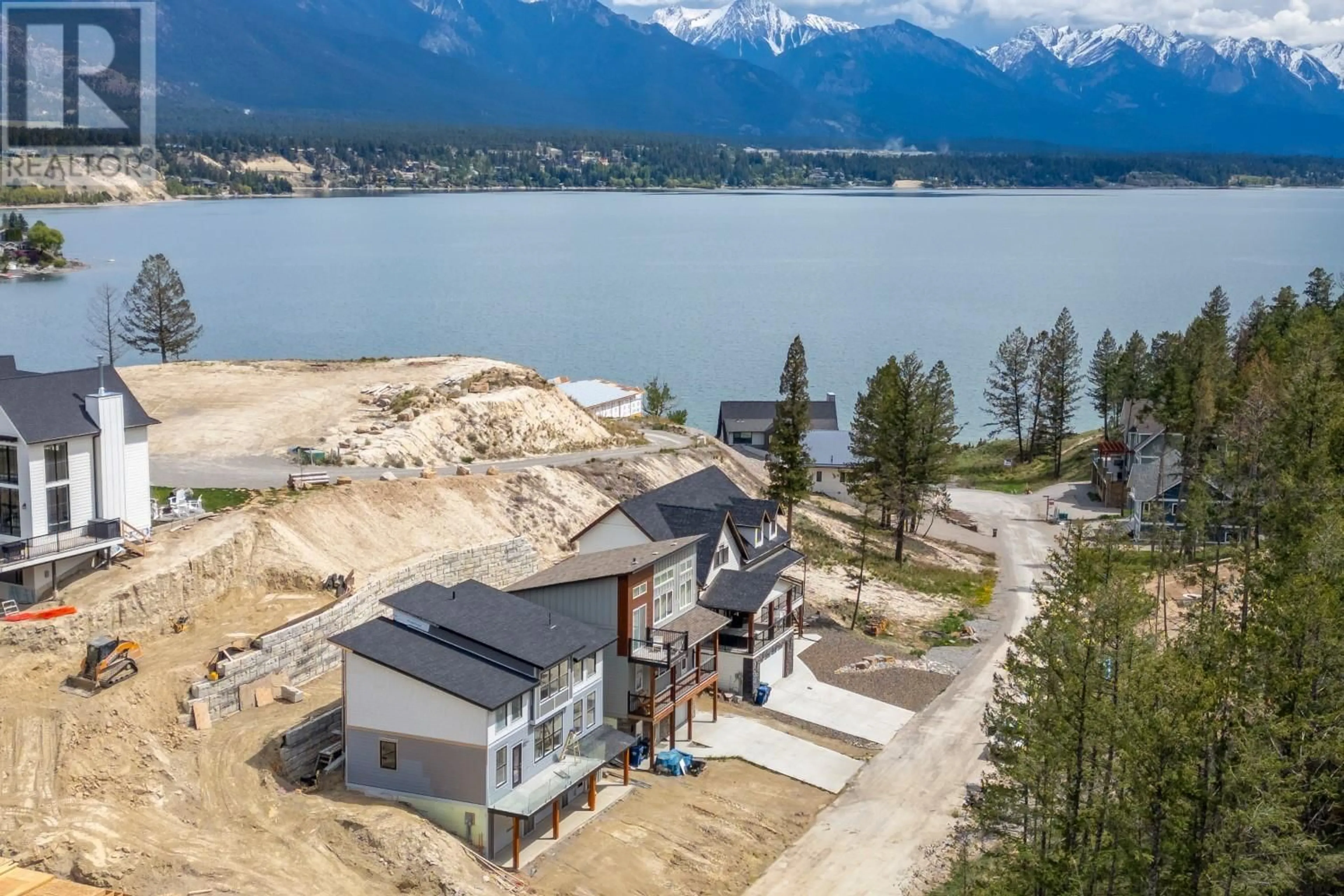 A pic from outside/outdoor area/front of a property/back of a property/a pic from drone, water/lake/river/ocean view for 746 TAYNTON DRIVE, Invermere British Columbia V0A1K4