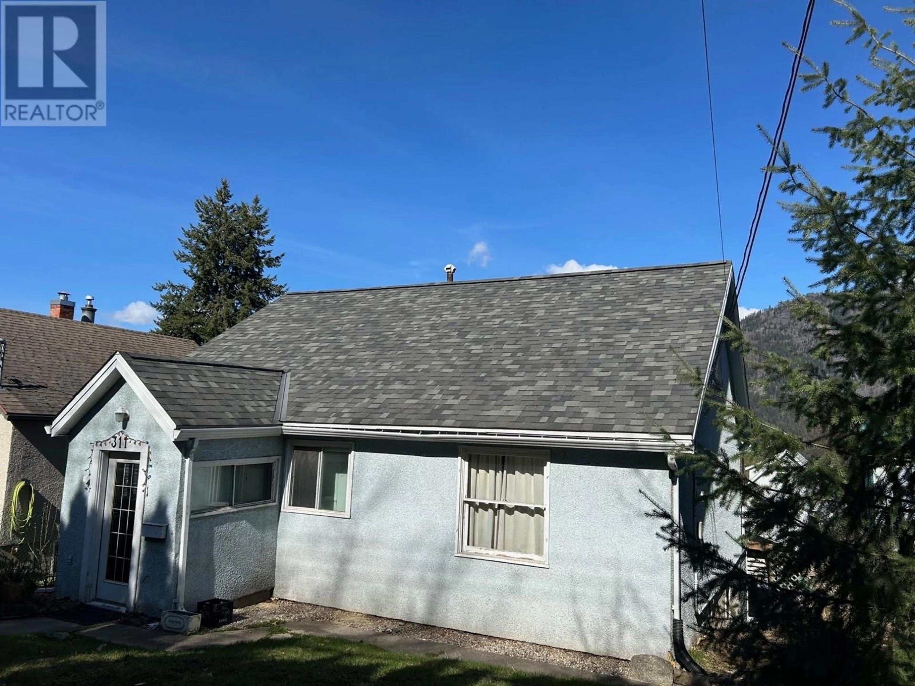 A pic from outside/outdoor area/front of a property/back of a property/a pic from drone, street for 311 GORE STREET, Nelson British Columbia V1L5B8