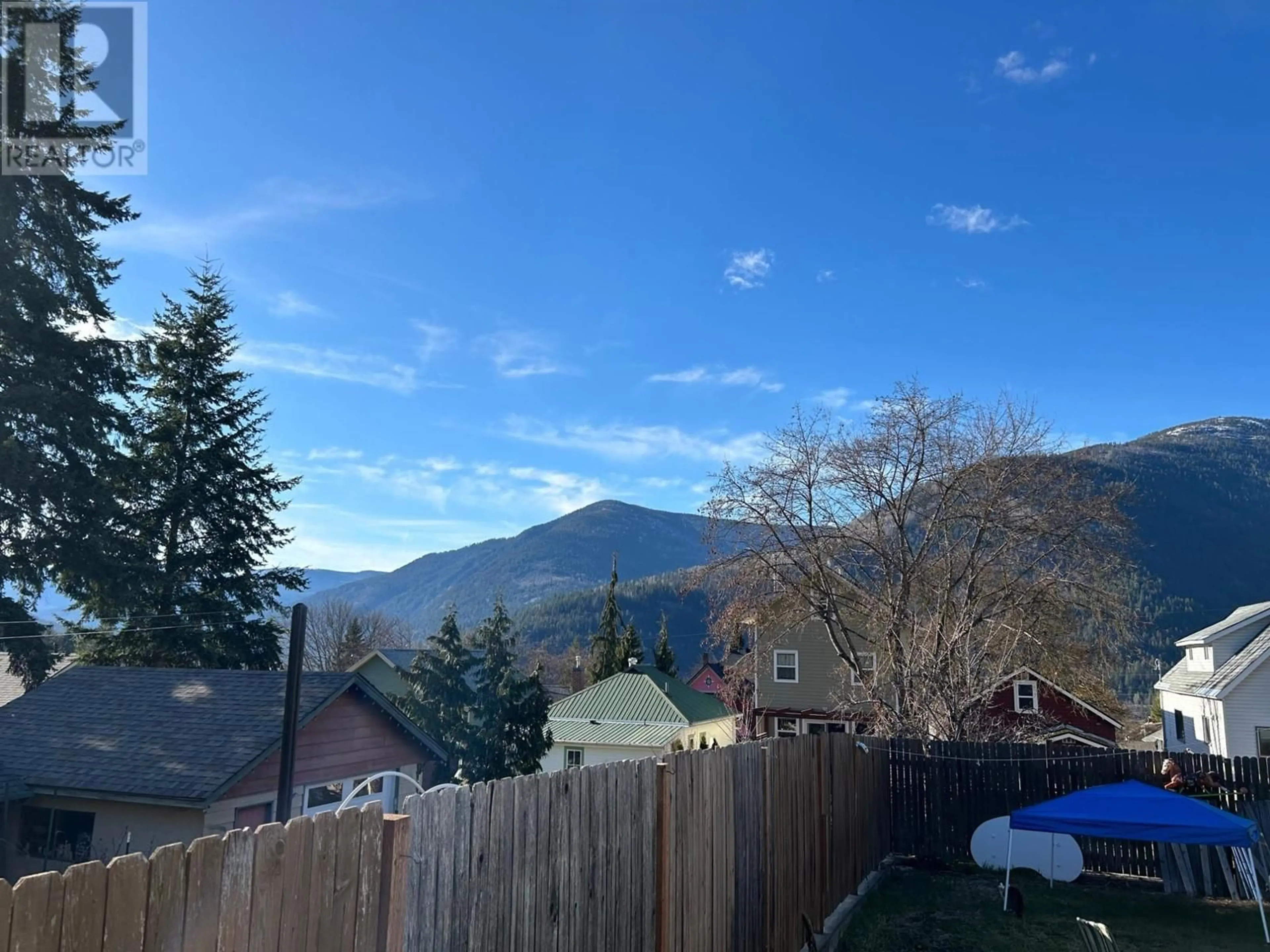 A pic from outside/outdoor area/front of a property/back of a property/a pic from drone, mountain view for 311 GORE STREET, Nelson British Columbia V1L5B8