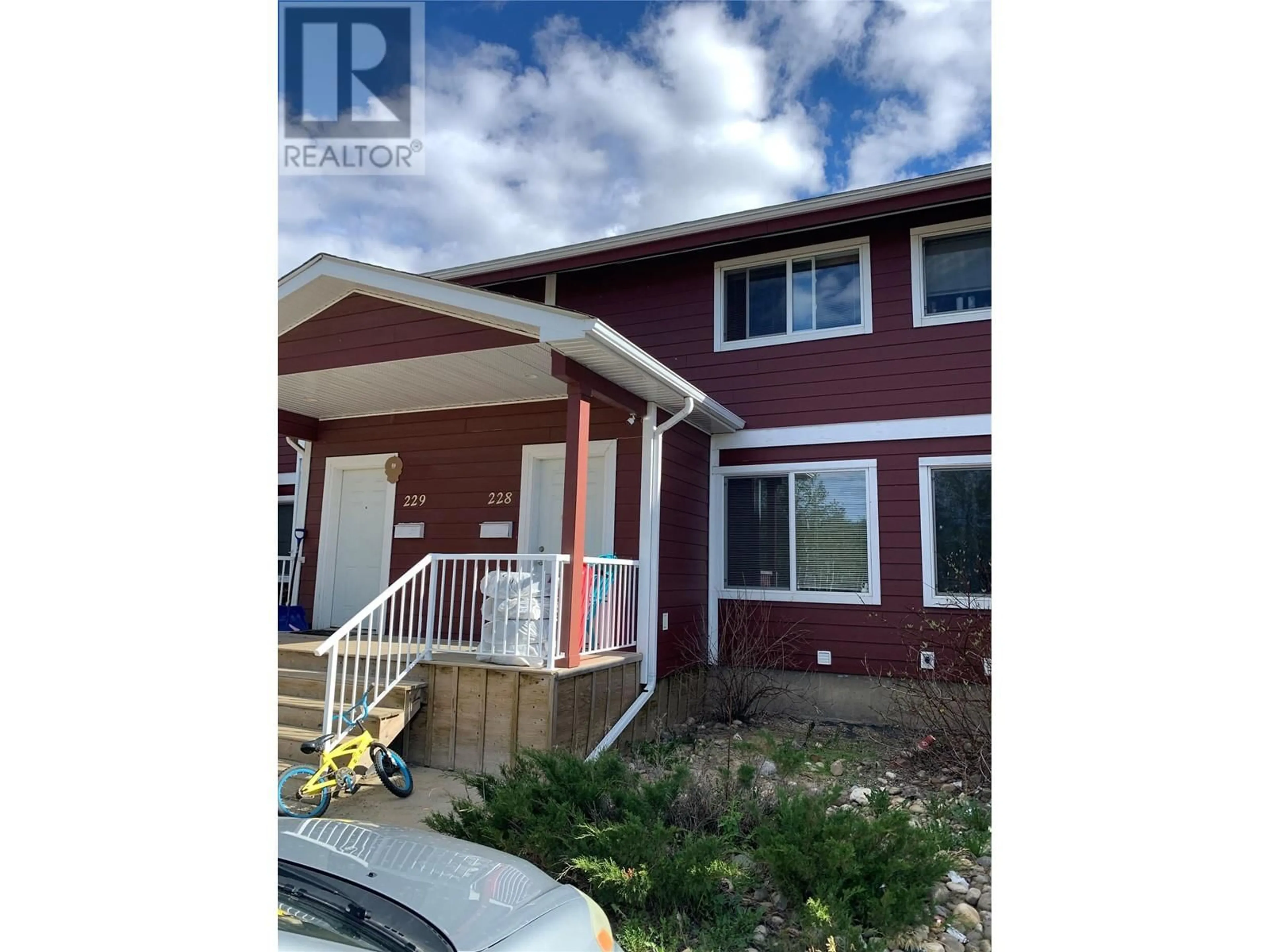 Home with vinyl exterior material, street for 228 - 1716 WILLOWBROOK CRESCENT, Dawson Creek British Columbia V1G2P9
