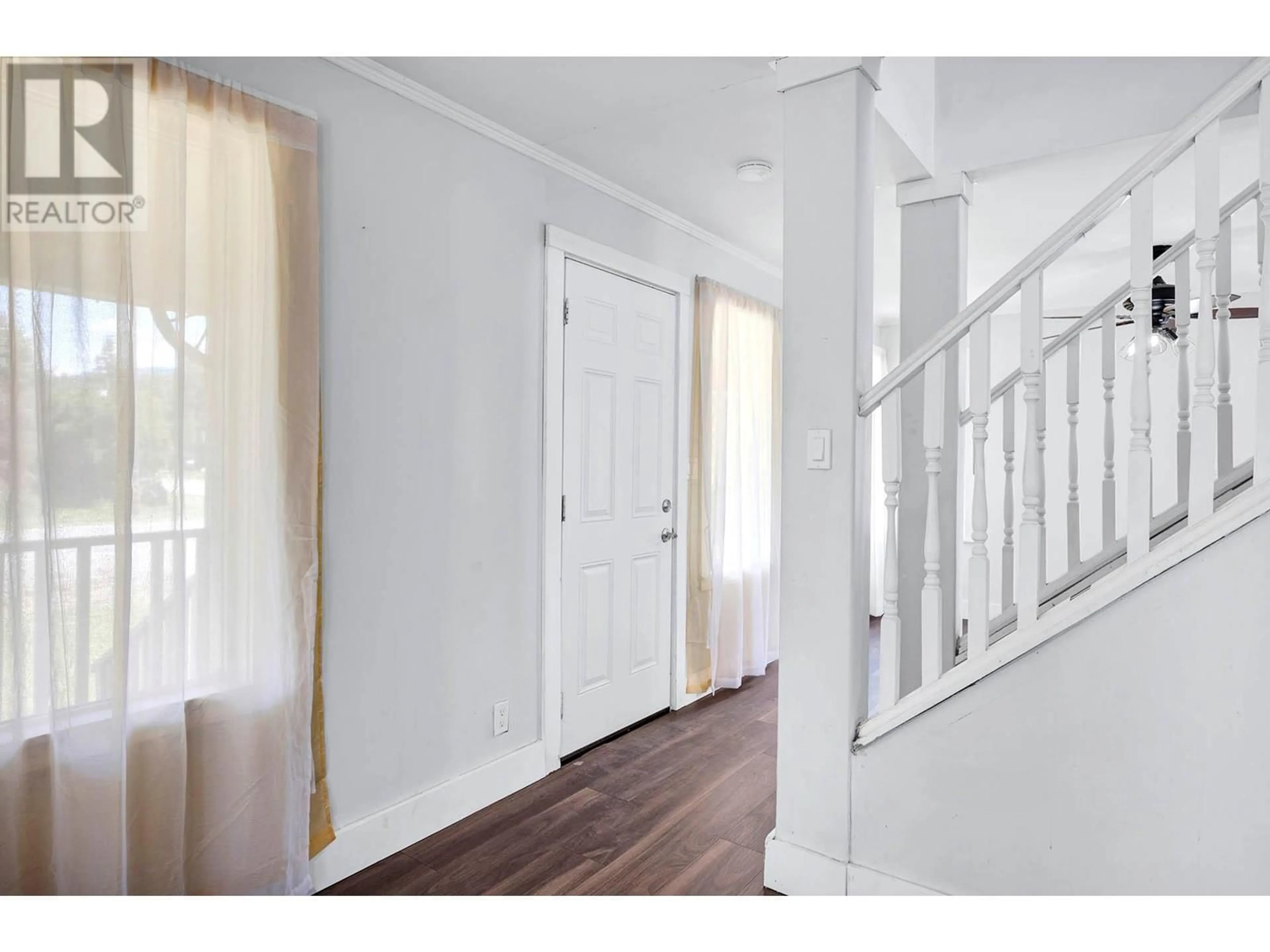 Indoor entryway for 520 BARKLEY ROAD, Barriere British Columbia V0E1E0