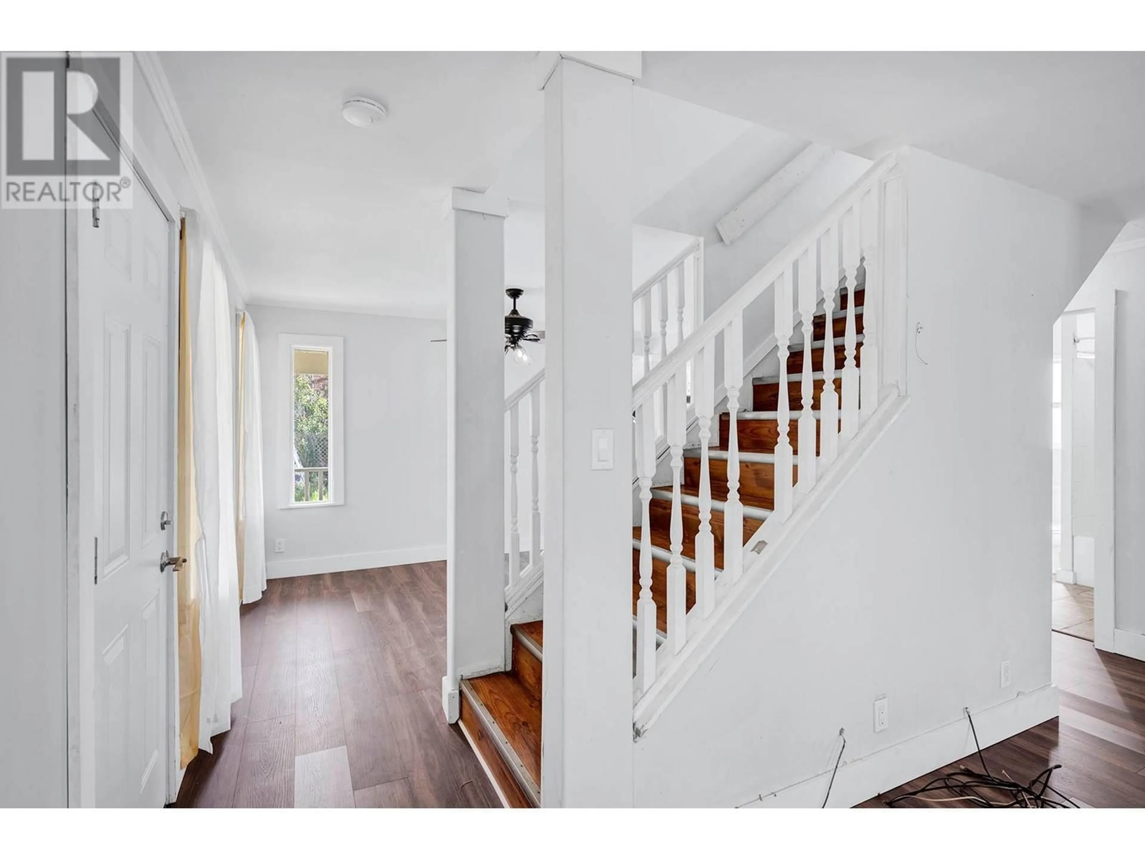 Indoor entryway for 520 BARKLEY ROAD, Barriere British Columbia V0E1E0