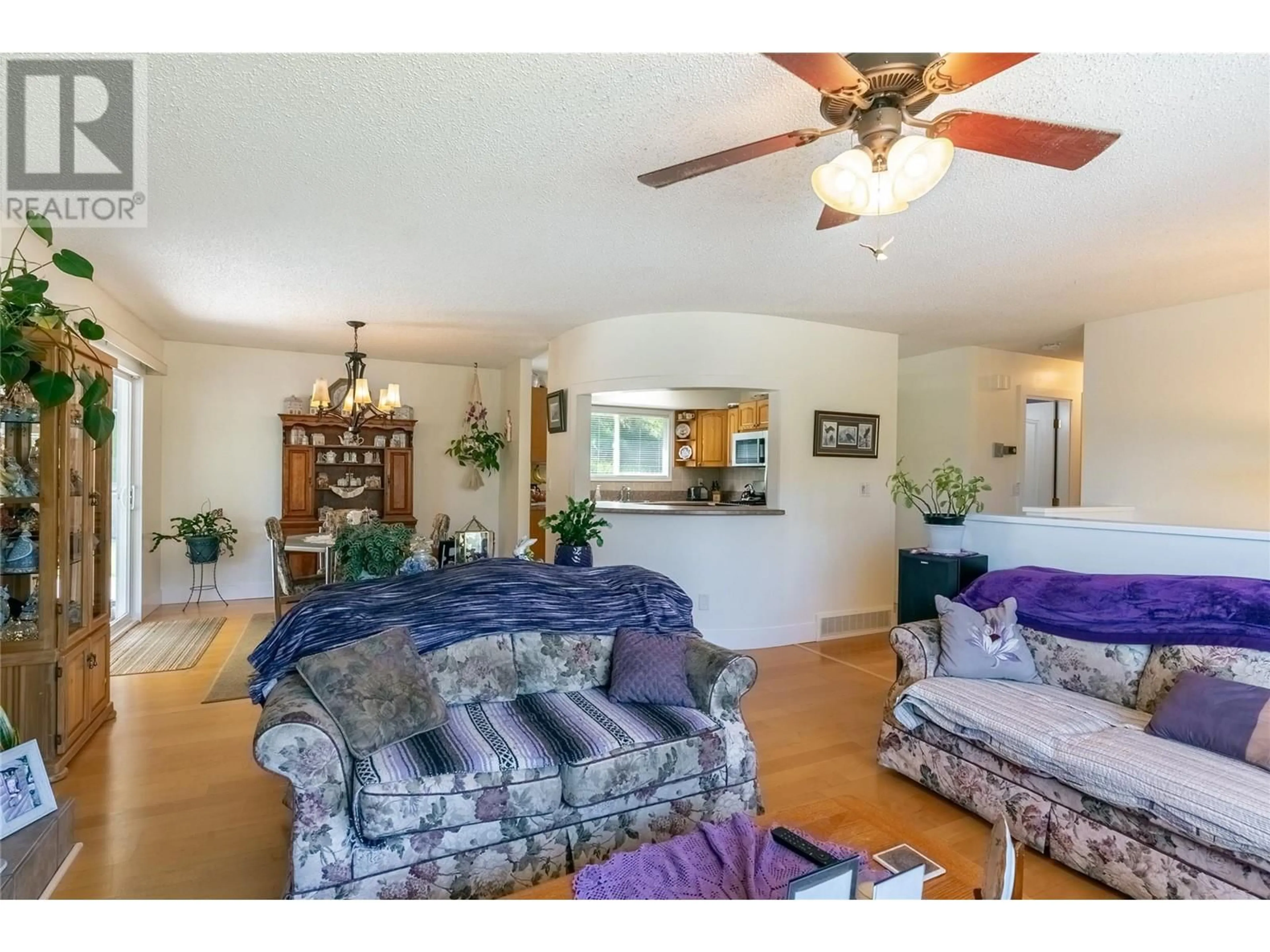 Living room with furniture, unknown for 5121 CRAWFORD PLACE, Kamloops British Columbia V2C5Z8