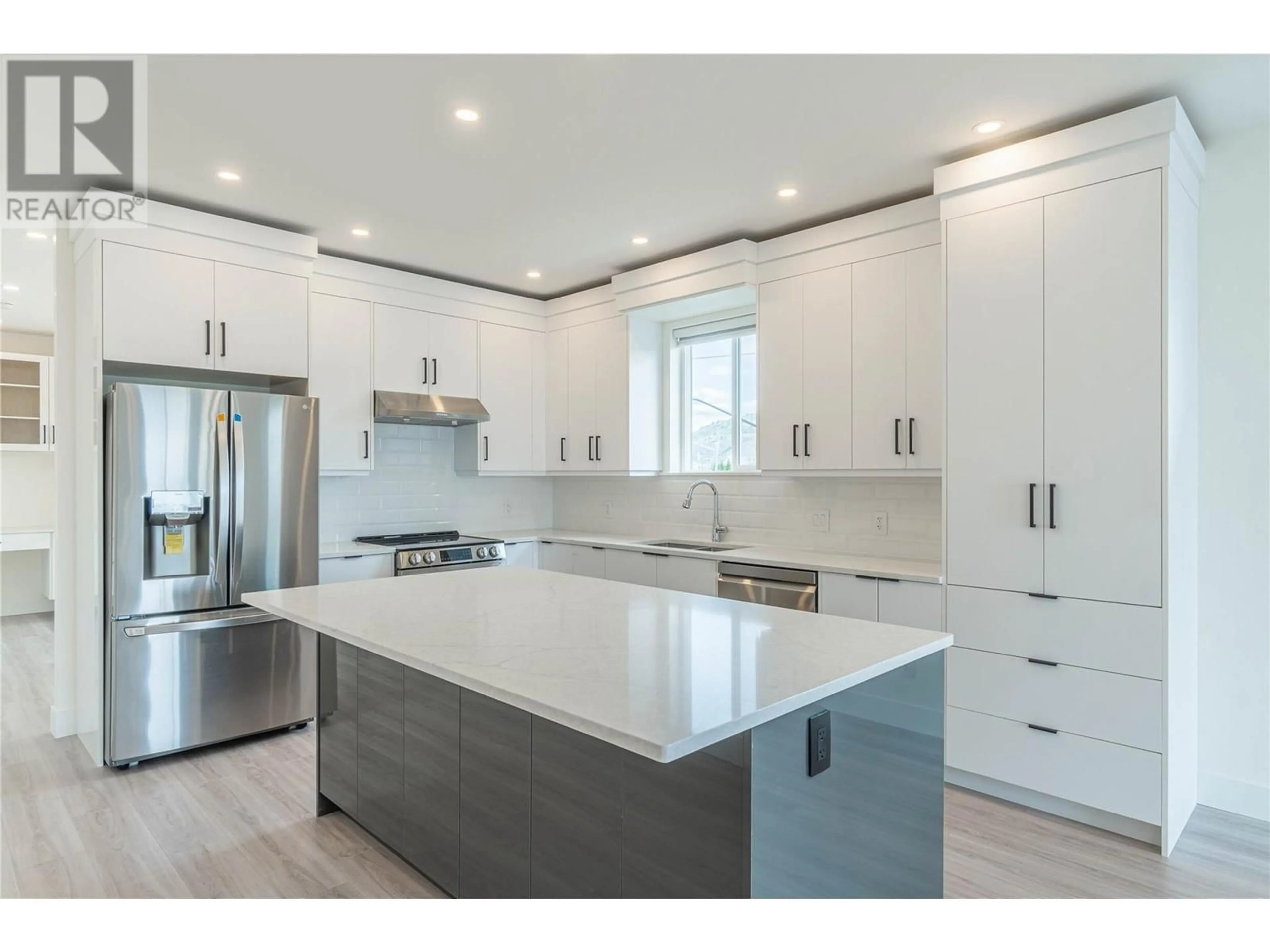 Open concept kitchen, unknown for 2620 TRANQUILLE ROAD, Kamloops British Columbia V2B3P1