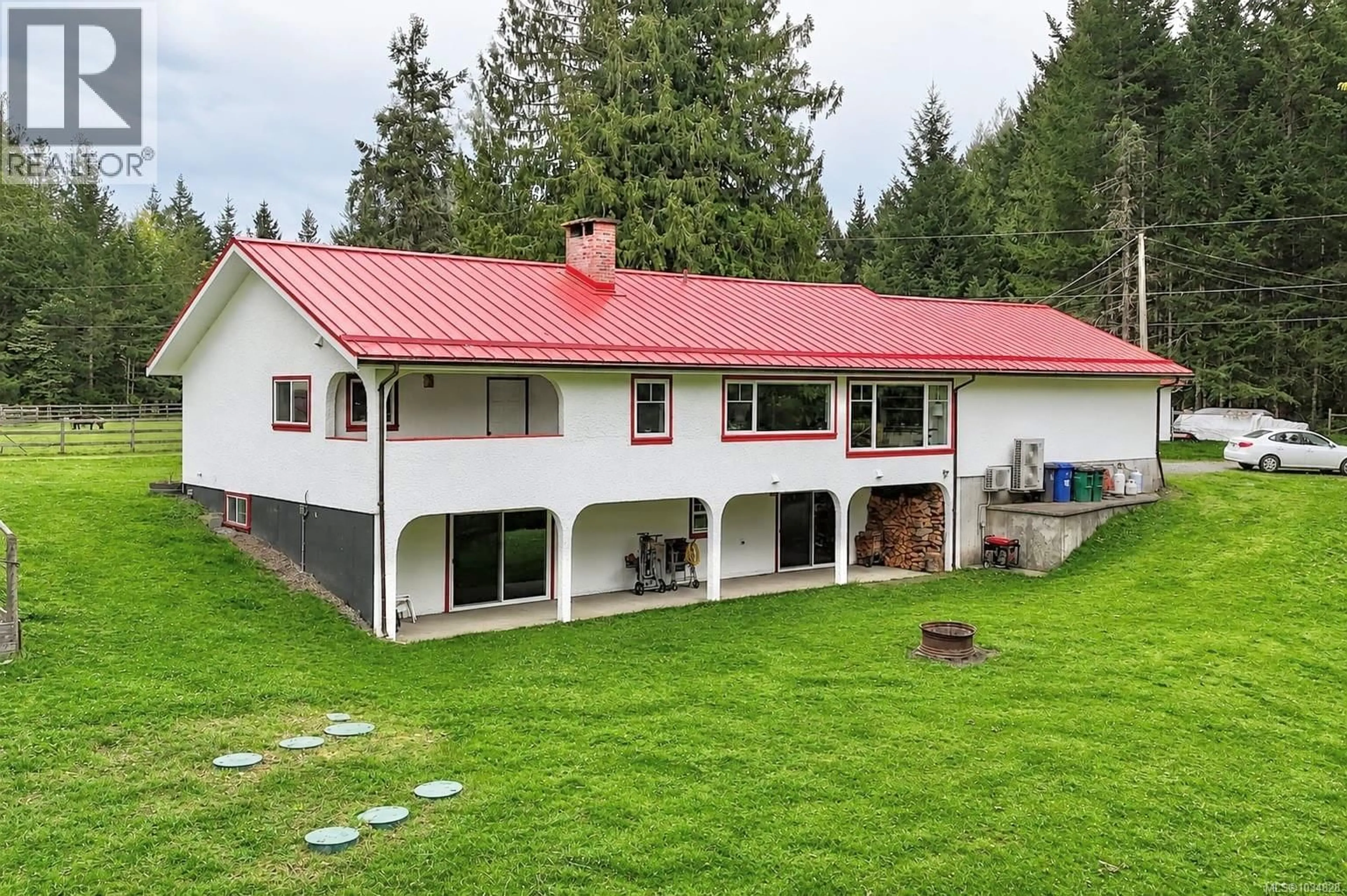 A pic from outside/outdoor area/front of a property/back of a property/a pic from drone, building for LEE ROAD, Duncan British Columbia V9L6S6