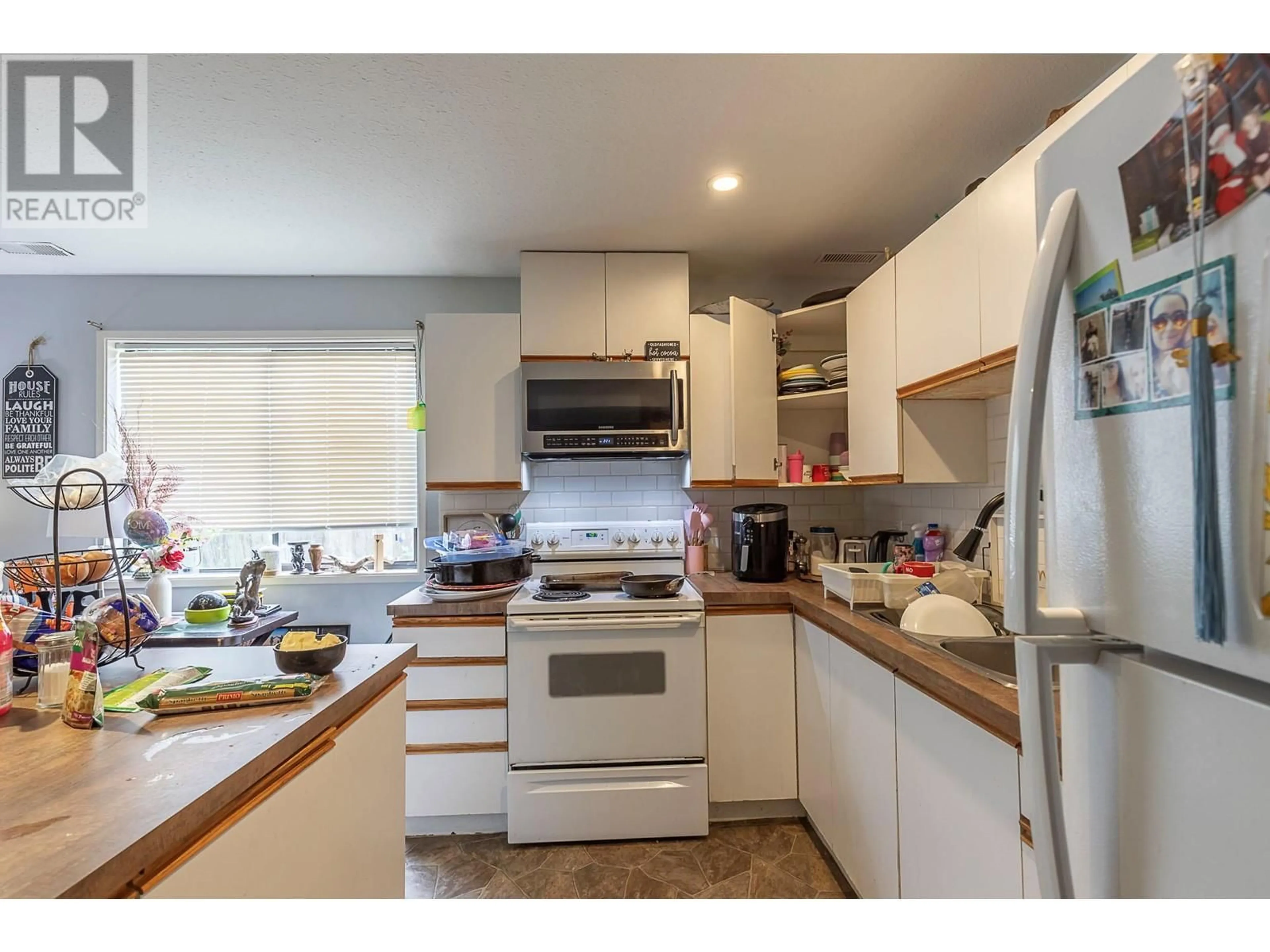 Standard kitchen, unknown for 3870 HIGHLAND PARK DRIVE, Armstrong British Columbia V0E1B4