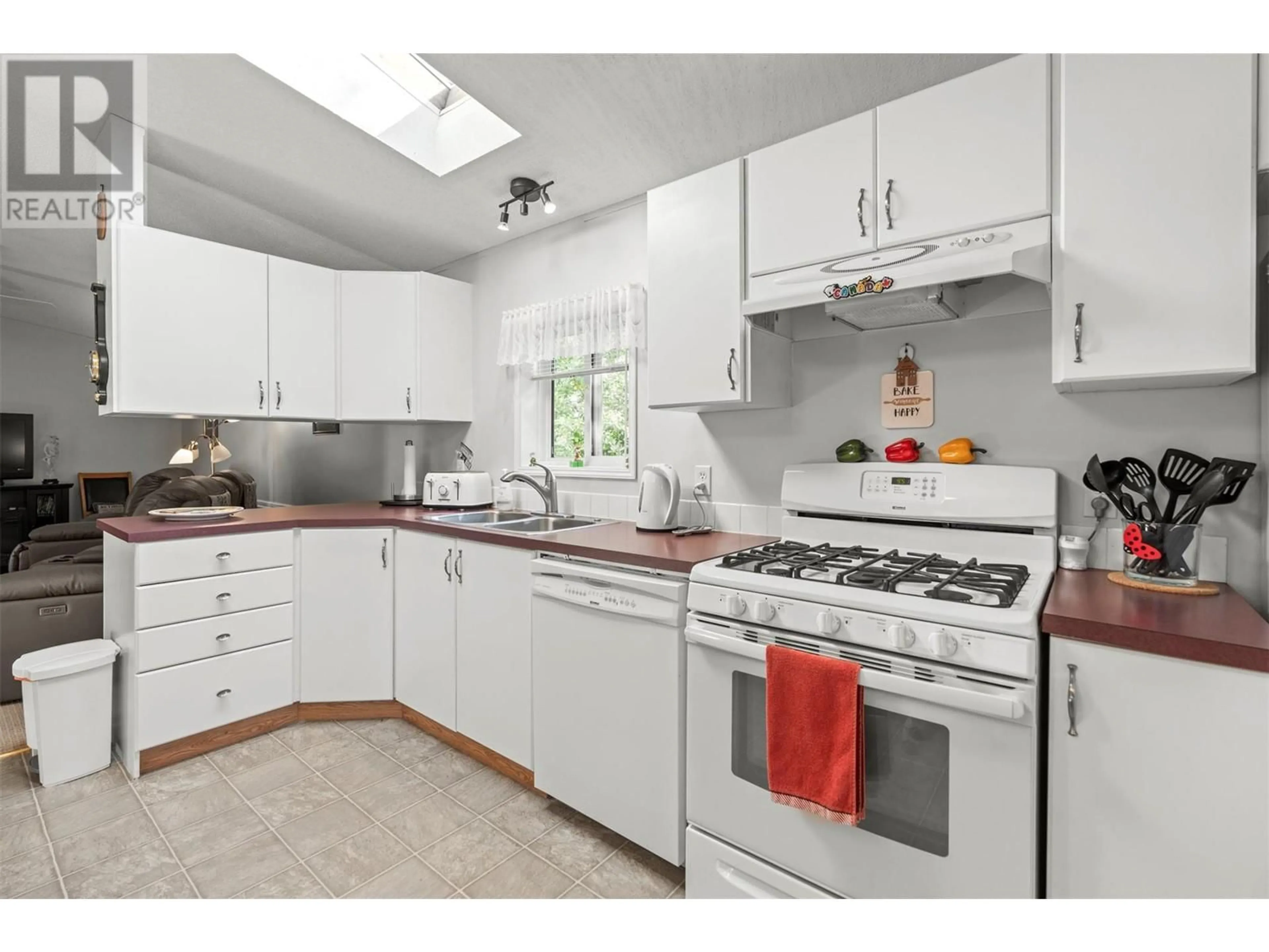 Standard kitchen, unknown for 3 - 12560 WESTSIDE ROAD, Vernon British Columbia V1H1S9