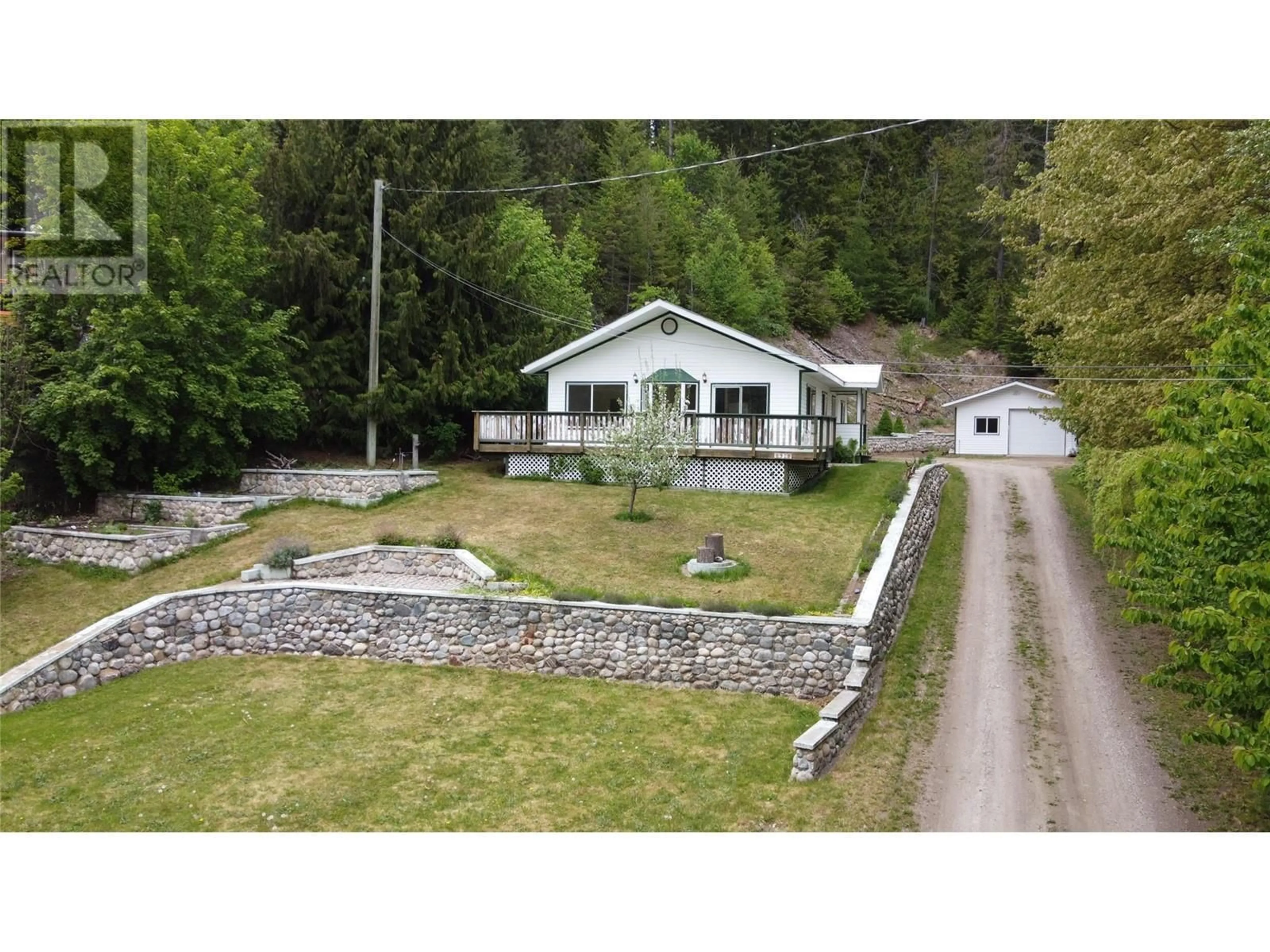 A pic from outside/outdoor area/front of a property/back of a property/a pic from drone, unknown for 8917 MEADOW STREET, Balfour British Columbia V0G1C0