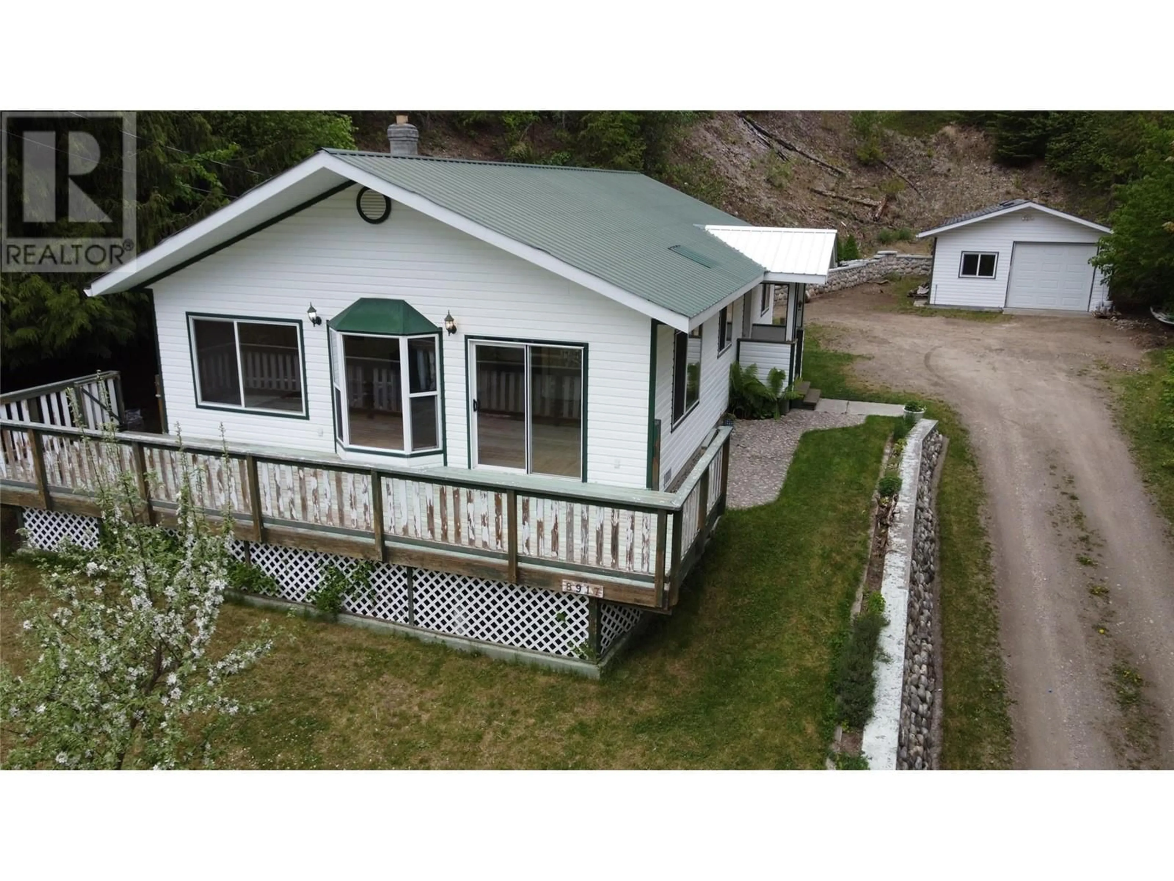 A pic from outside/outdoor area/front of a property/back of a property/a pic from drone, unknown for 8917 MEADOW STREET, Balfour British Columbia V0G1C0