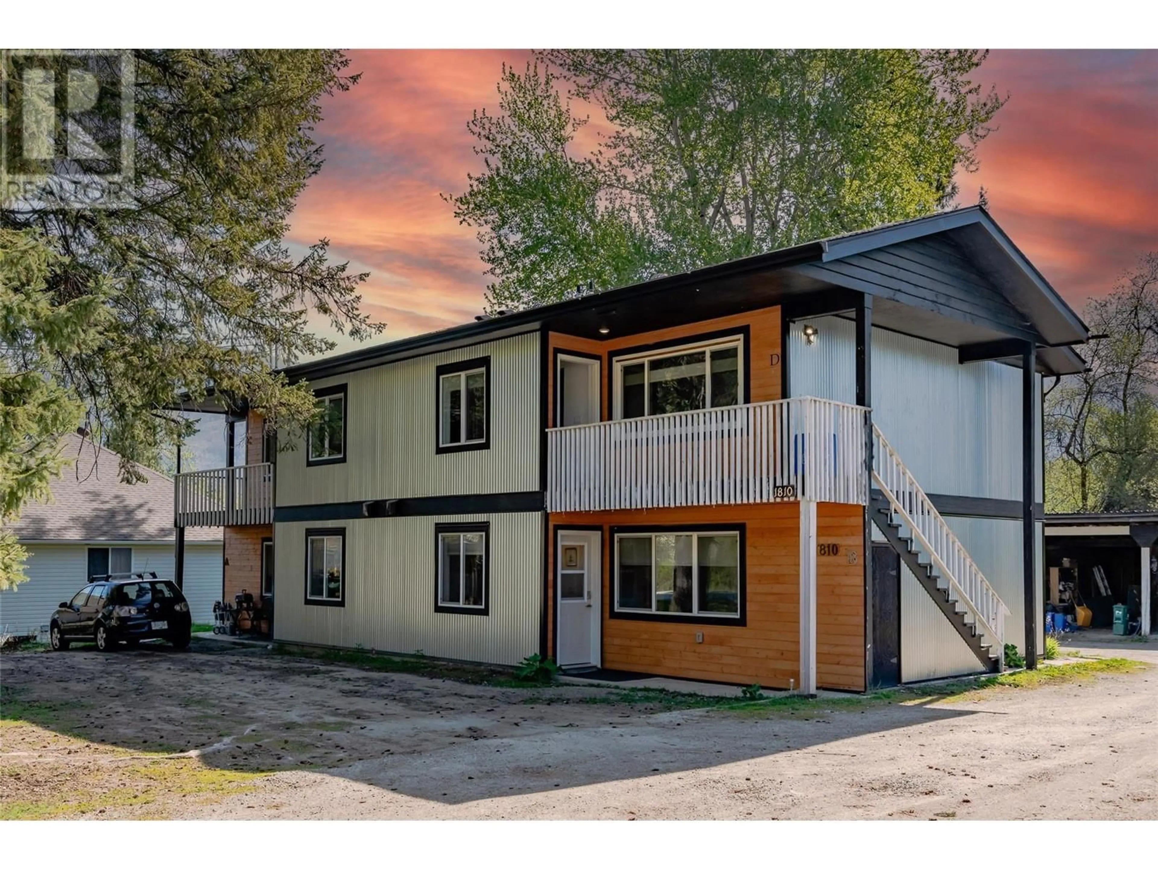 Home with vinyl exterior material, street for 1810 FIRST STREET, Fruitvale British Columbia V0G1L0