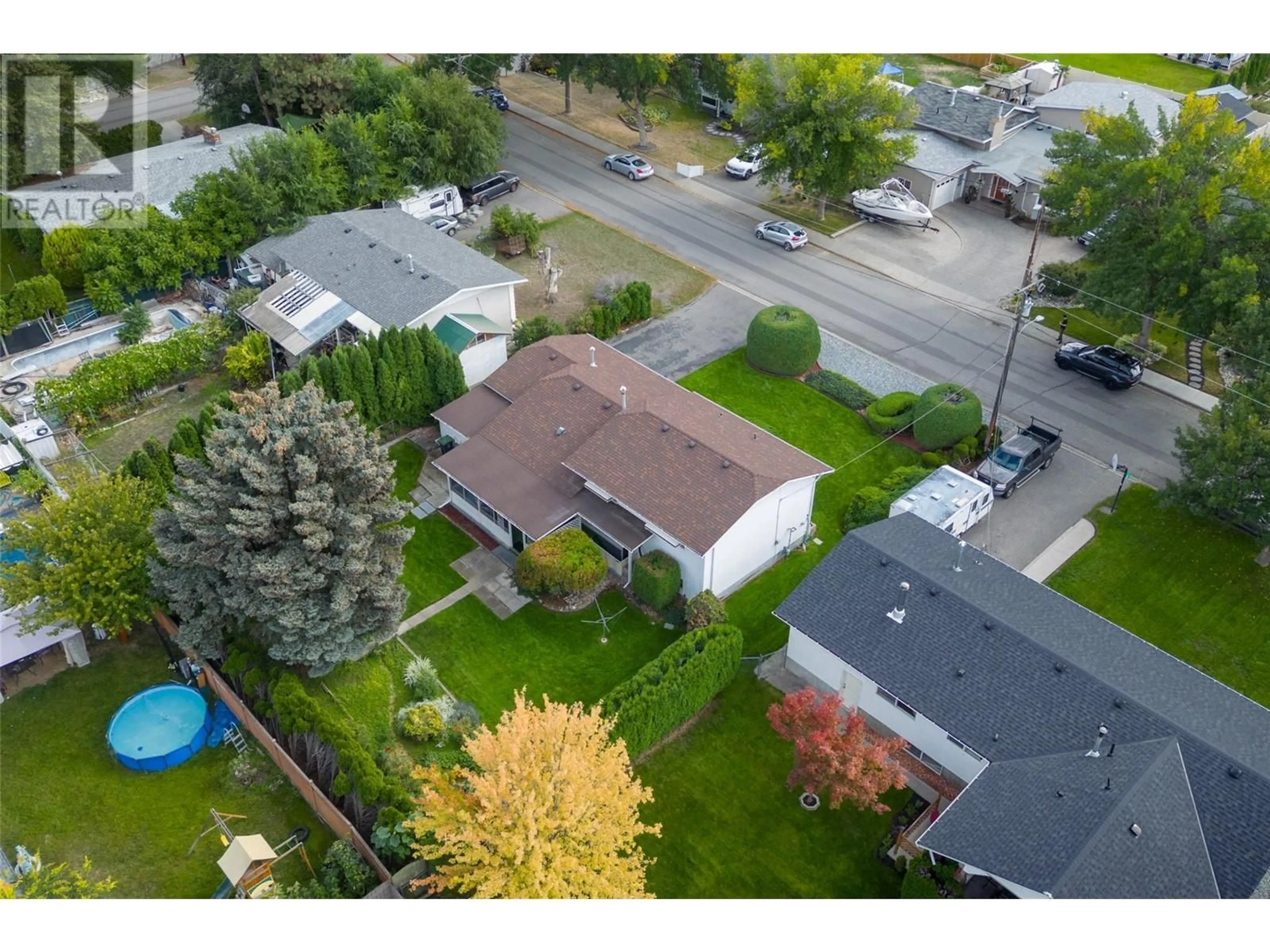 A pic from outside/outdoor area/front of a property/back of a property/a pic from drone, street for 780 DUNDEE ROAD, Kelowna British Columbia V1X1R4
