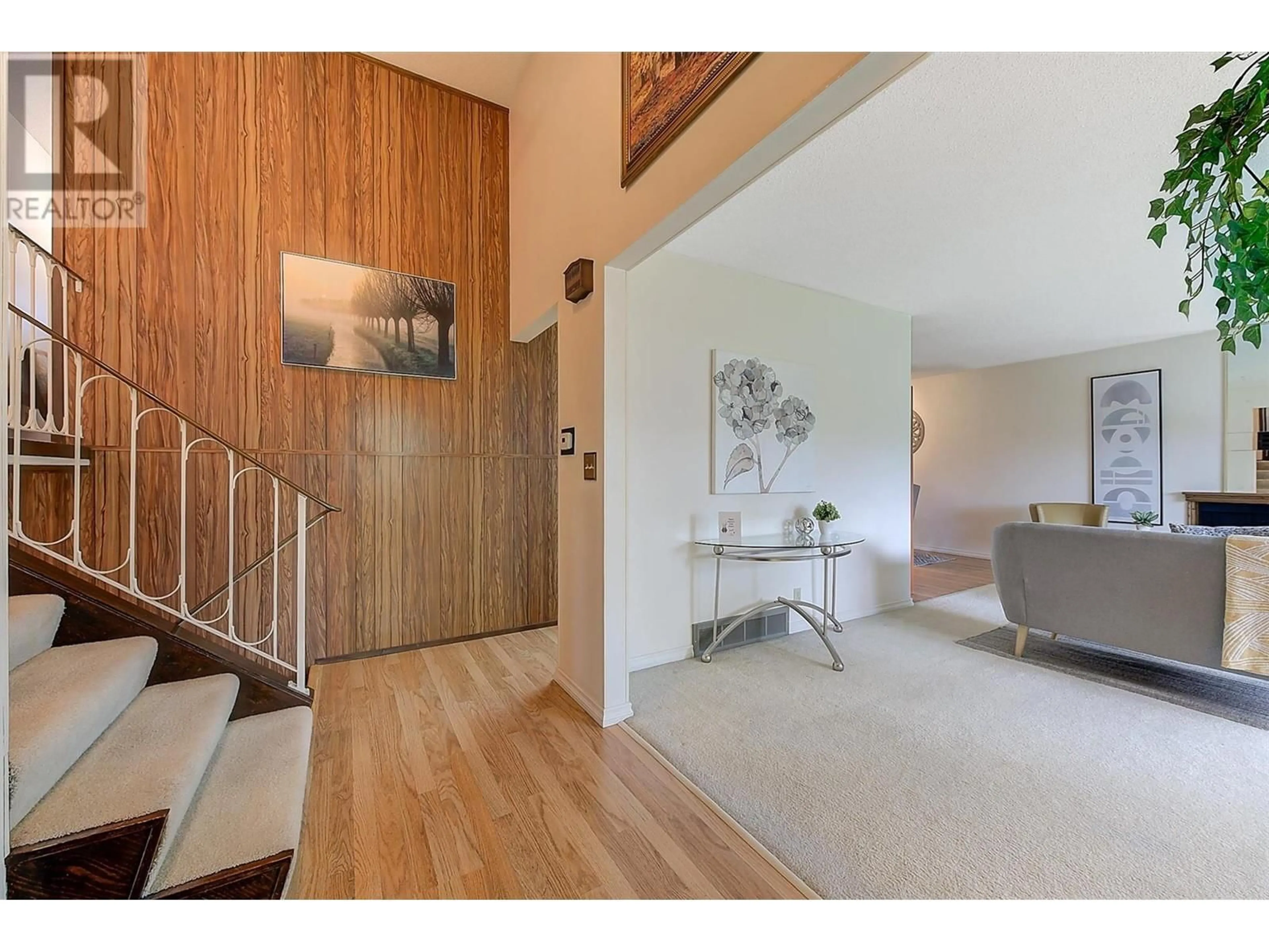 Indoor entryway for 780 DUNDEE ROAD, Kelowna British Columbia V1X1R4