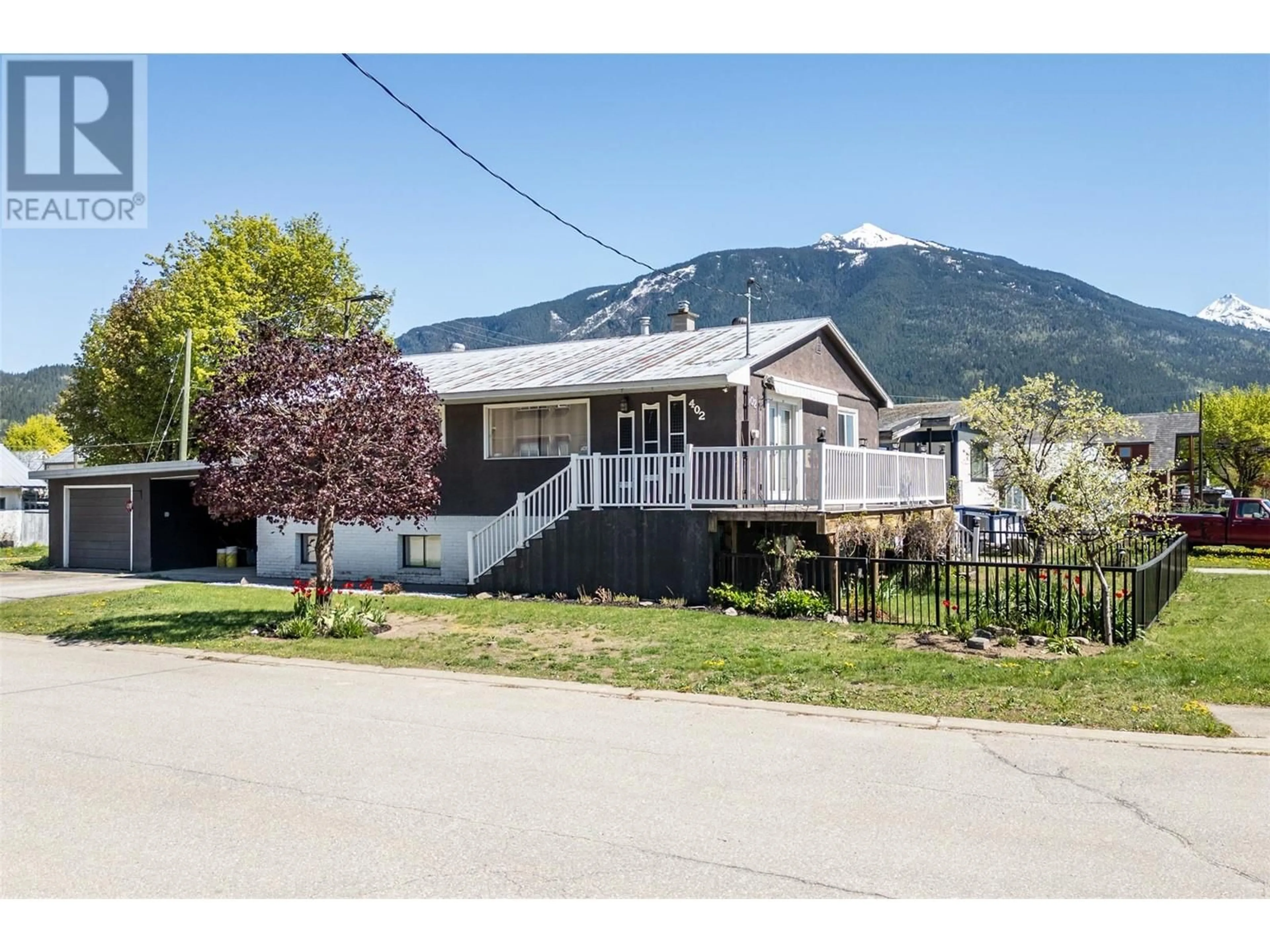 Home with vinyl exterior material, mountain view for 402 SEVENTH STREET EAST, Revelstoke British Columbia V0E2S0