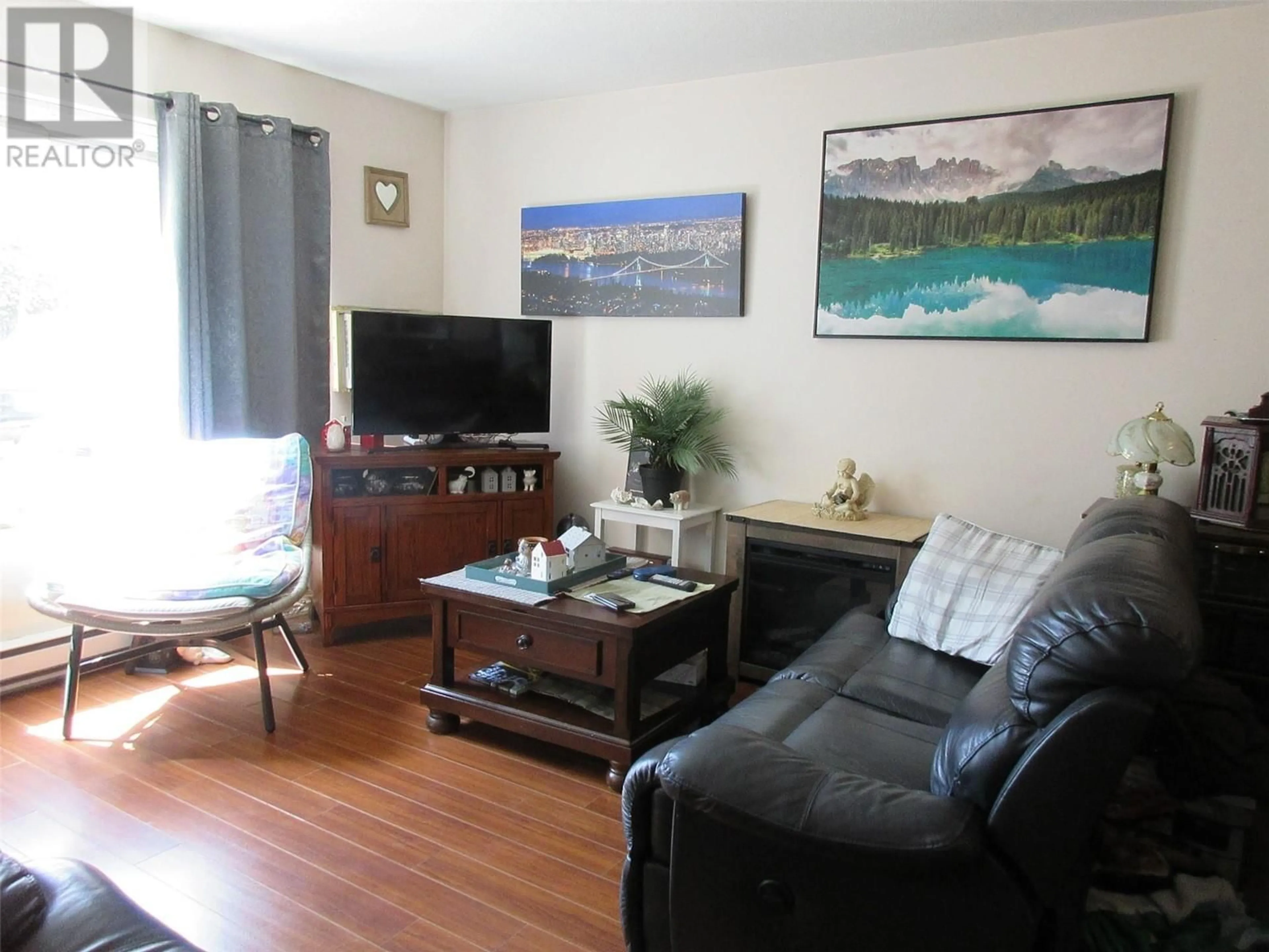 Living room with furniture, wood/laminate floor for 109 - 2295 BLAIR STREET, Merritt British Columbia V1K1B8