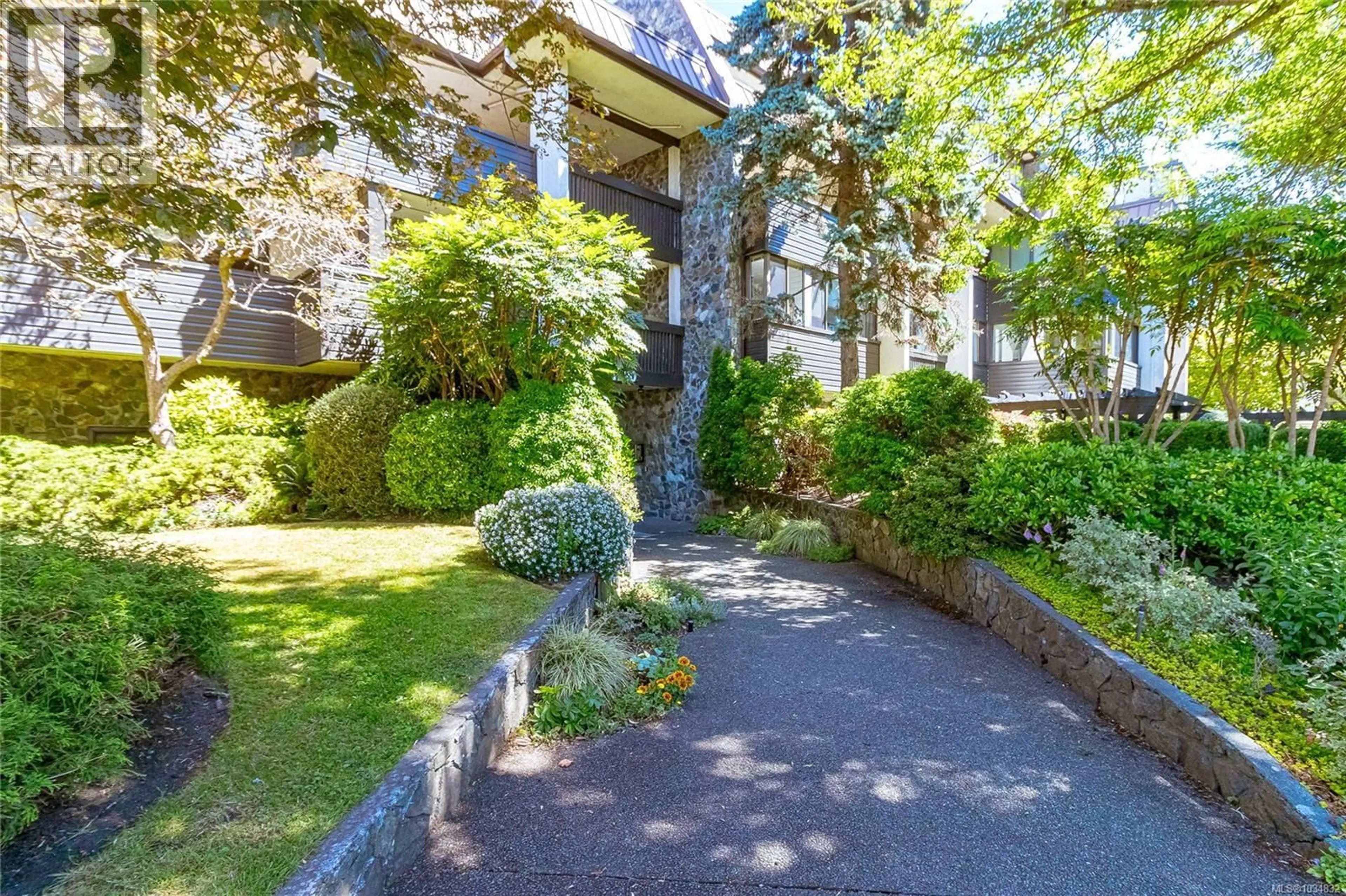 Patio, street for 306 - 1120 FAIRFIELD ROAD, Victoria British Columbia V8V3A7