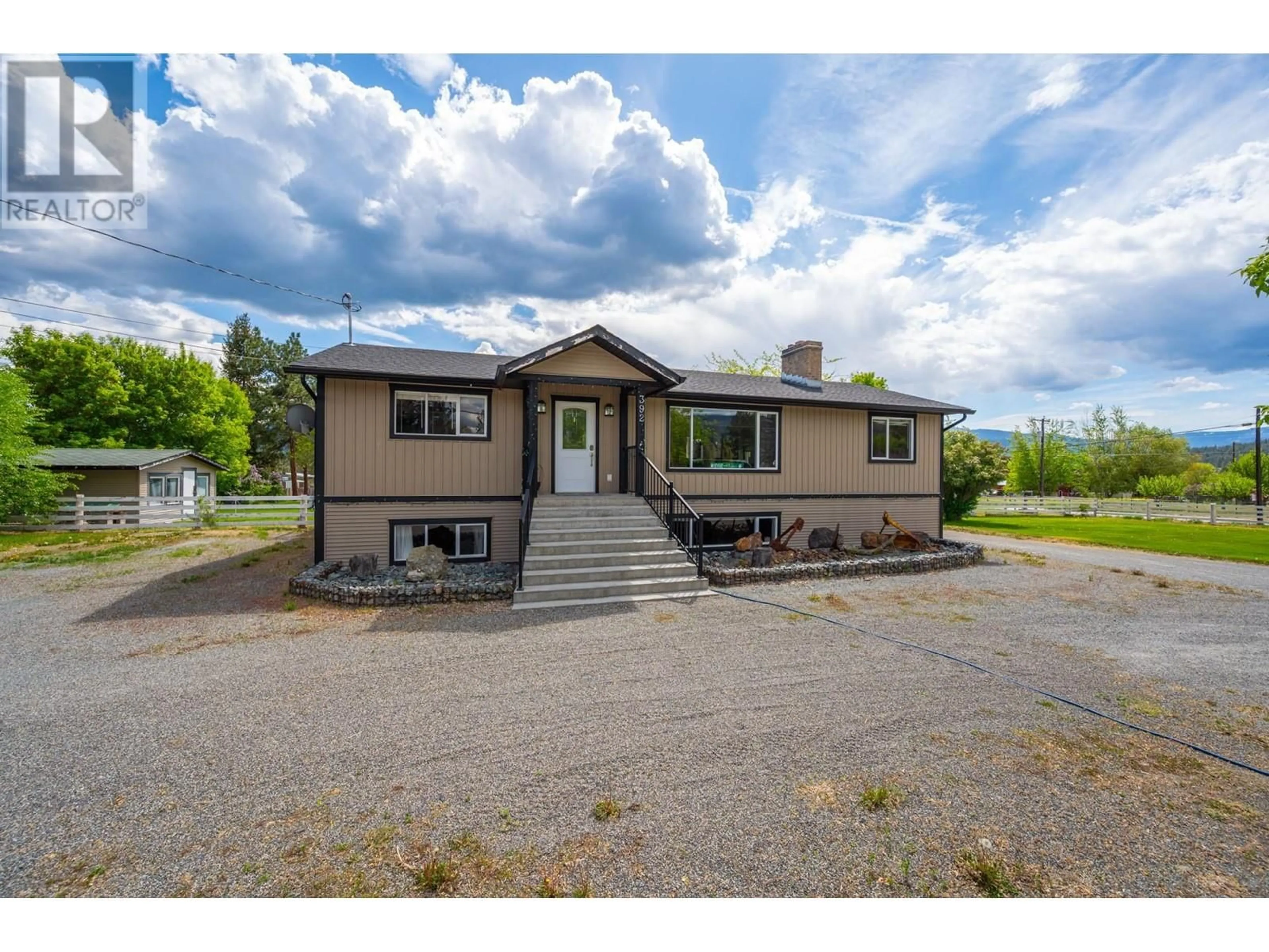 Home with vinyl exterior material, unknown for 392 WINNEY AVENUE, Merritt British Columbia V0K1Y0