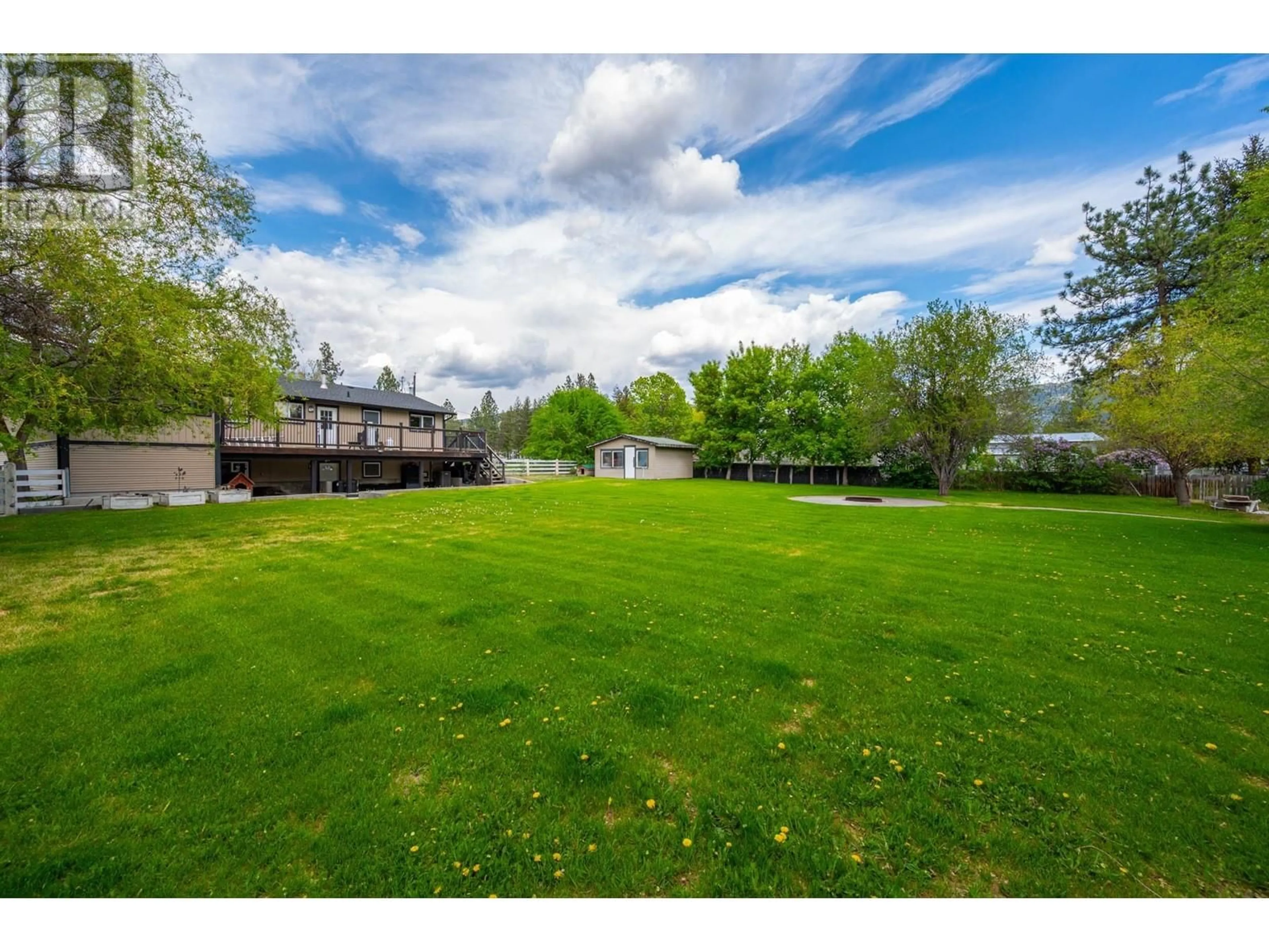 A pic from outside/outdoor area/front of a property/back of a property/a pic from drone, water/lake/river/ocean view for 392 WINNEY AVENUE, Merritt British Columbia V0K1Y0