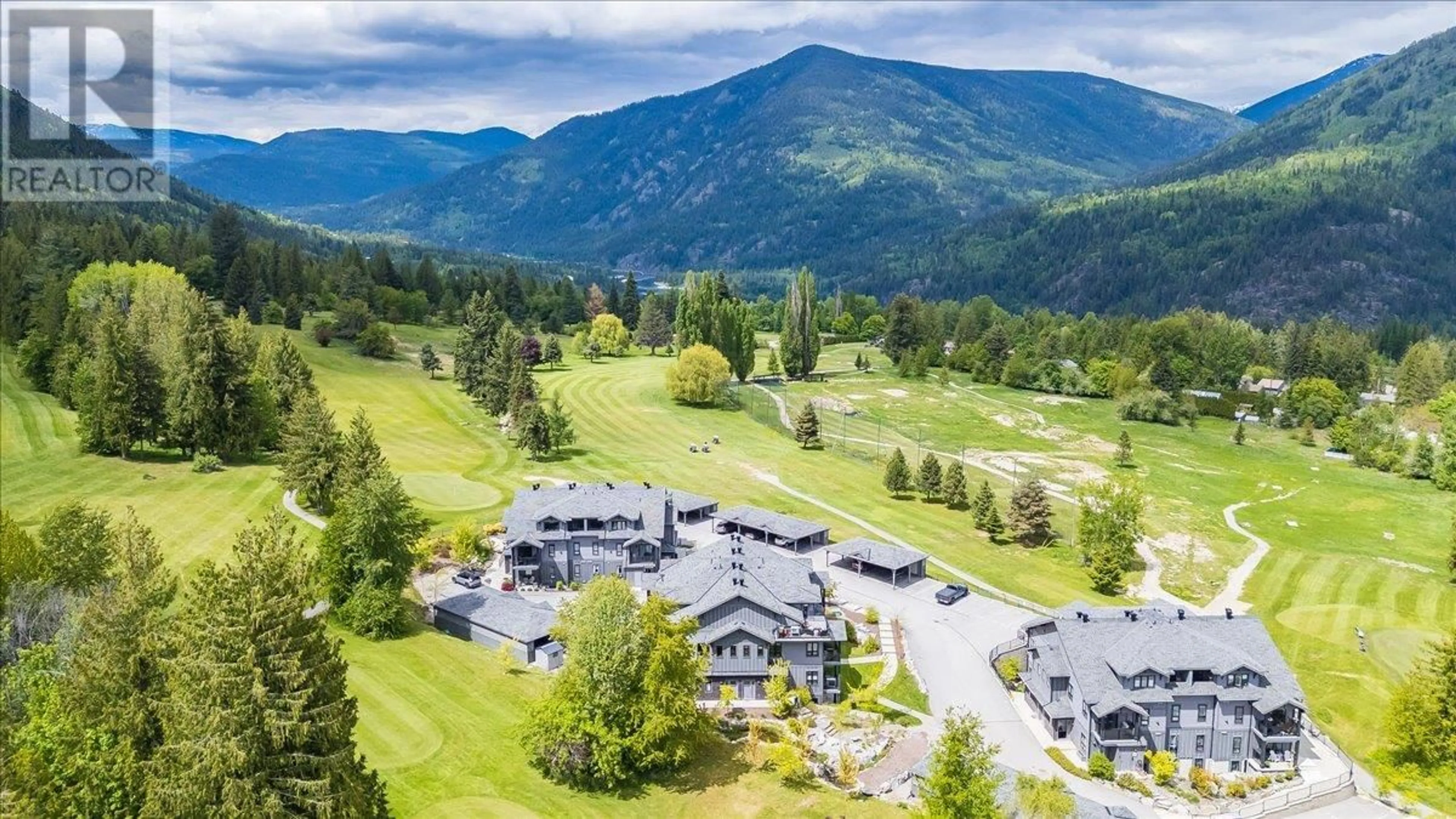 A pic from outside/outdoor area/front of a property/back of a property/a pic from drone, mountain view for 207 - 2000 CHOQUETTE AVENUE, Nelson British Columbia V1L7E4