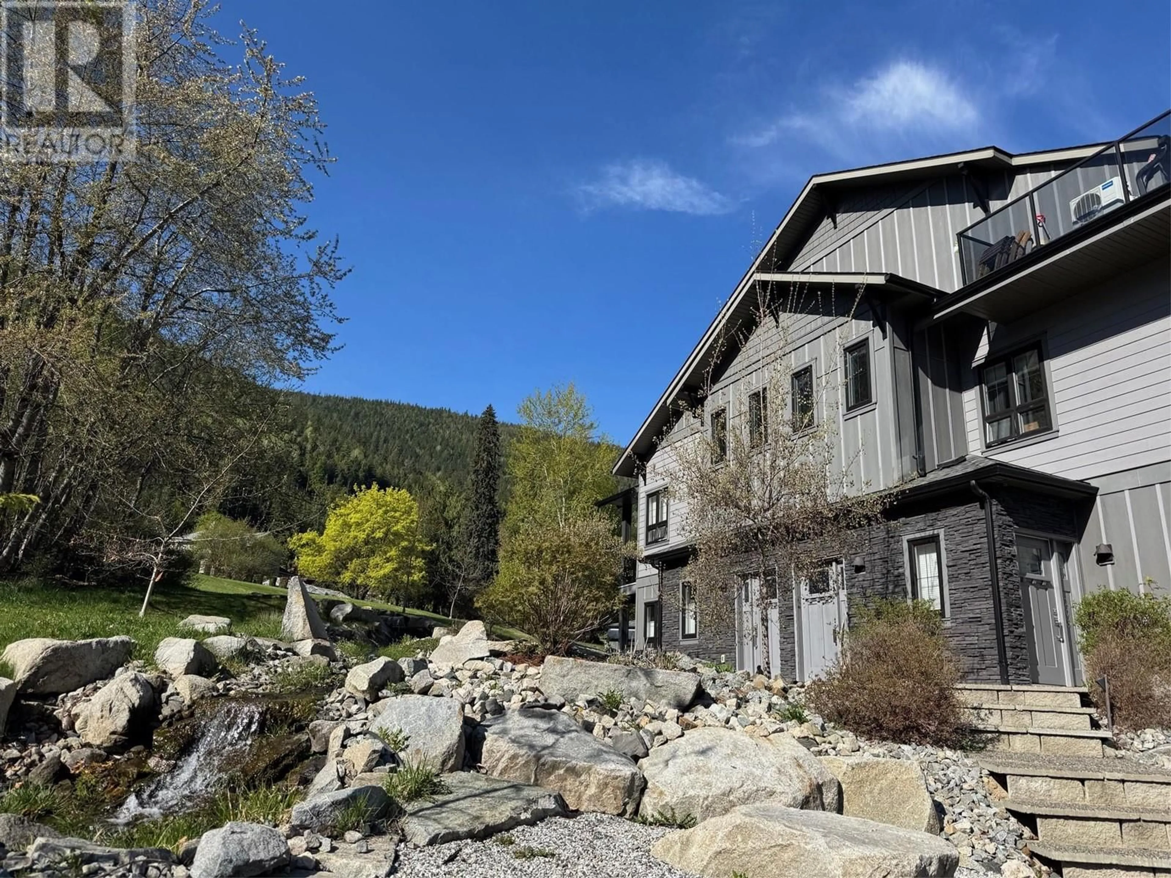 A pic from outside/outdoor area/front of a property/back of a property/a pic from drone, unknown for 207 - 2000 CHOQUETTE AVENUE, Nelson British Columbia V1L7E4