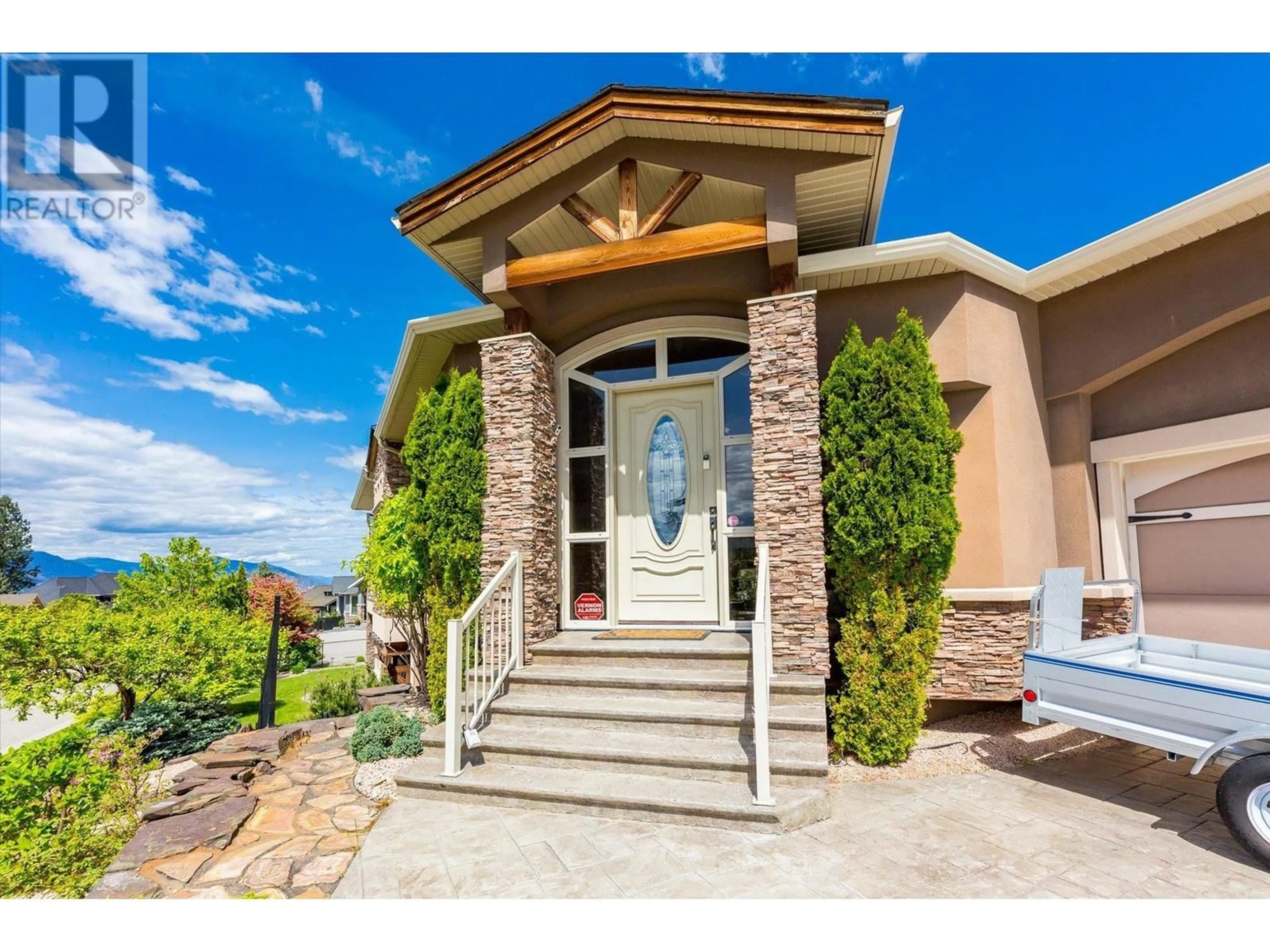 Indoor entryway for 603 ARBOR VIEW DRIVE, Kelowna British Columbia V1W4Z7