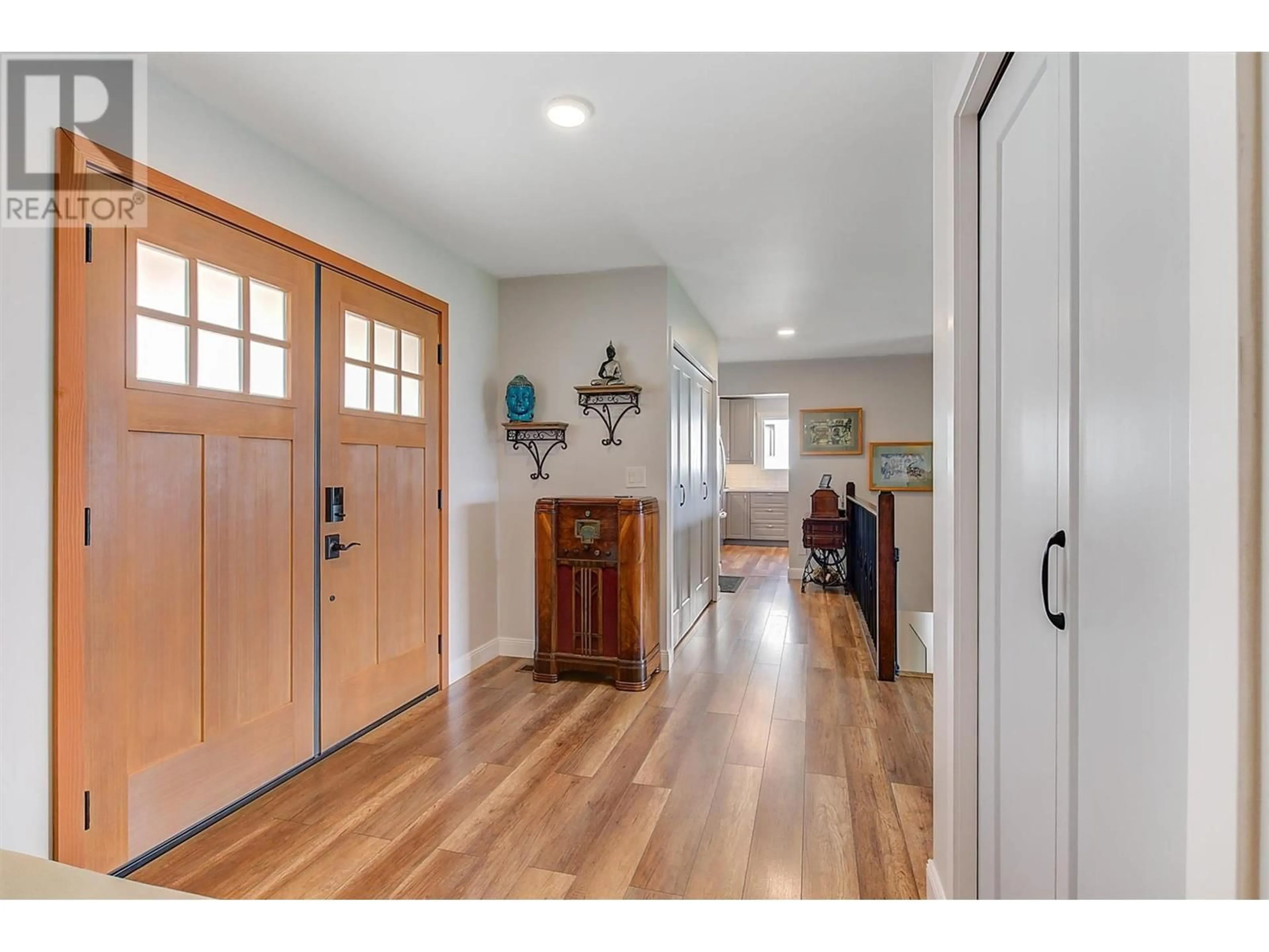 Indoor entryway for 3249 SUNDANCE DRIVE, West Kelowna British Columbia V4T1S4