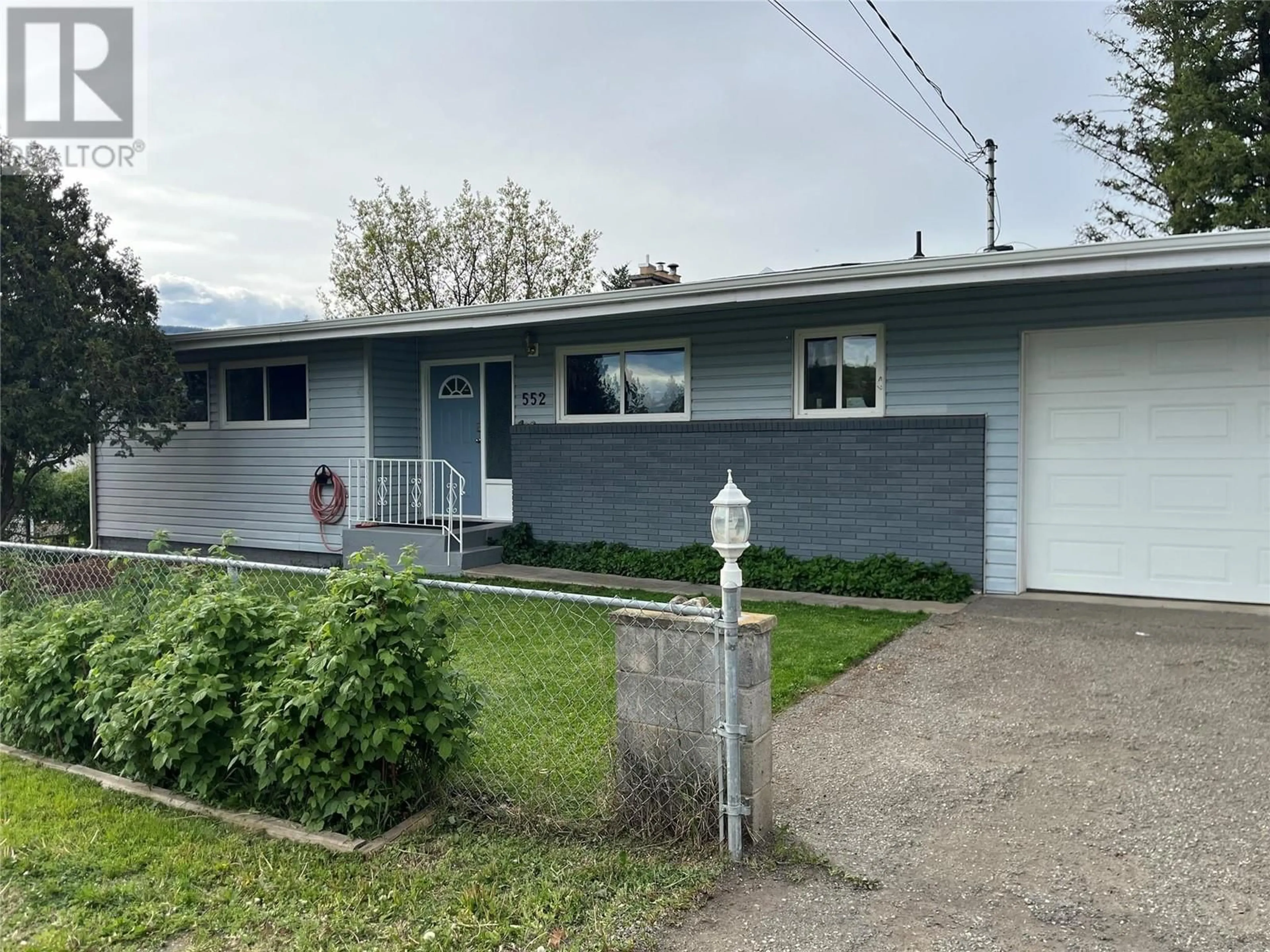Home with vinyl exterior material, street for 552 LISTER ROAD, Kamloops British Columbia V2H0B7