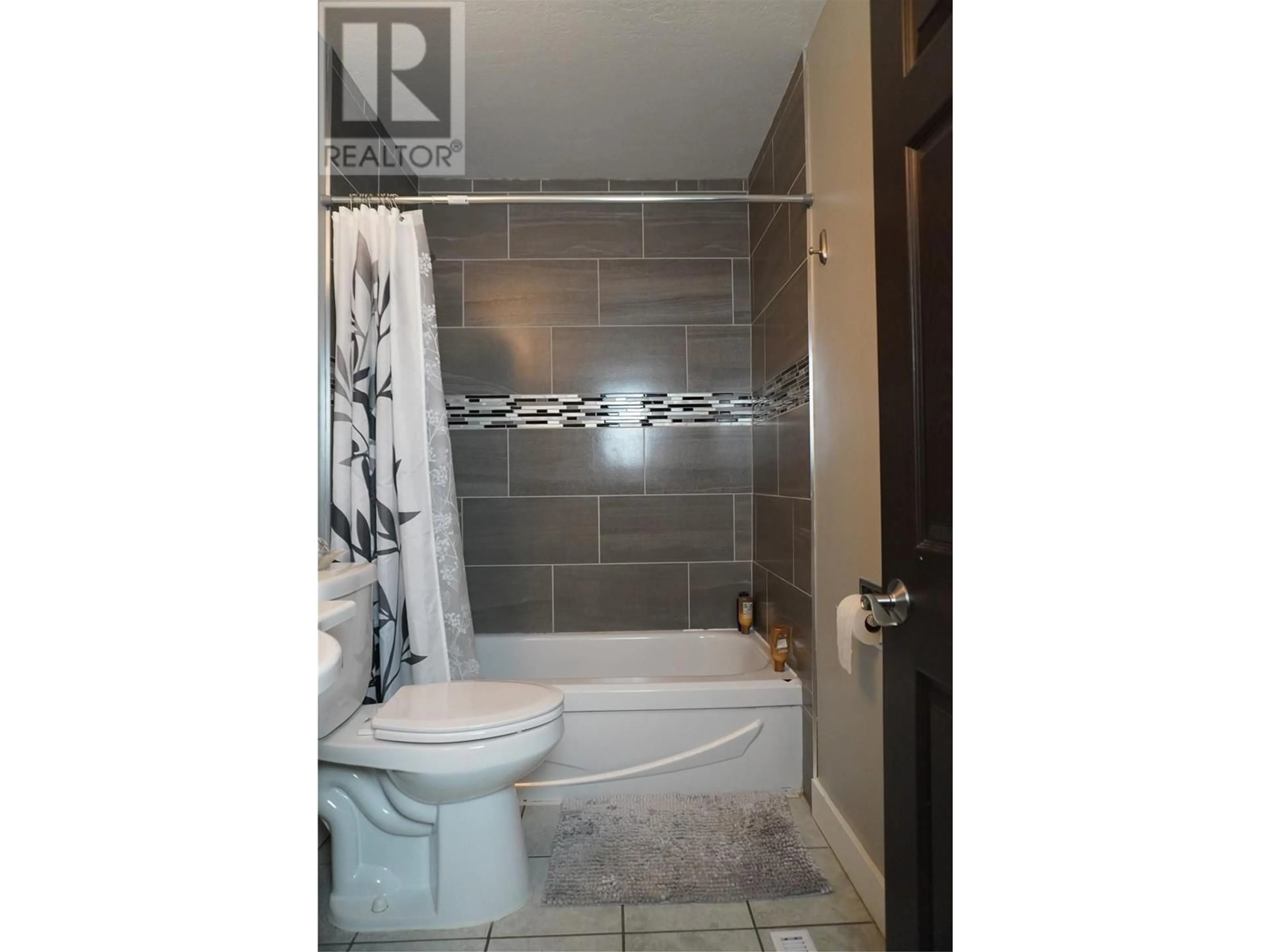 Contemporary bathroom, ceramic/tile floor for 10925 TURGEON DRIVE, Dawson Creek British Columbia V1G2W9