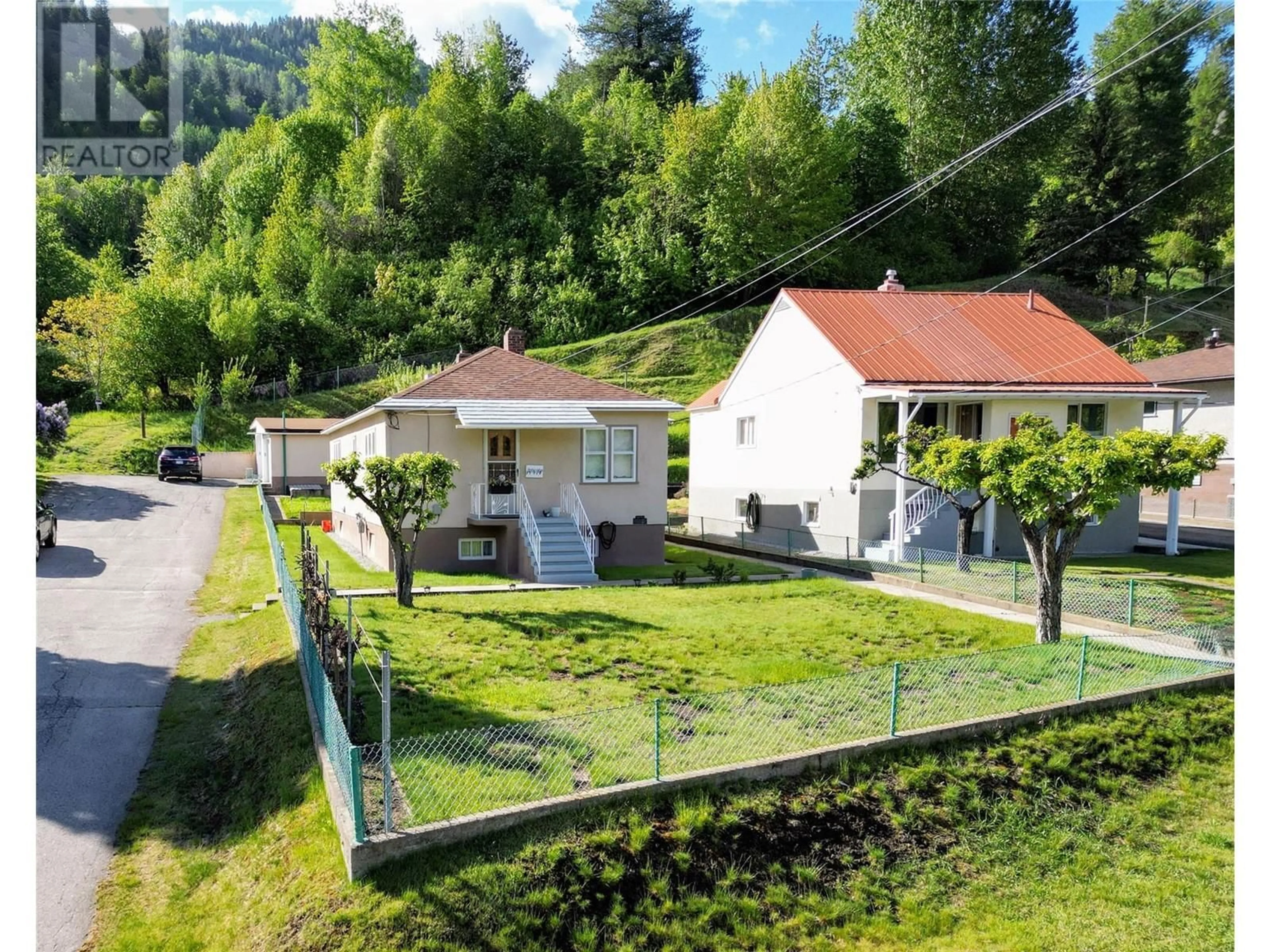 A pic from outside/outdoor area/front of a property/back of a property/a pic from drone, street for 208 HAIG STREET, Warfield British Columbia V1R2L9