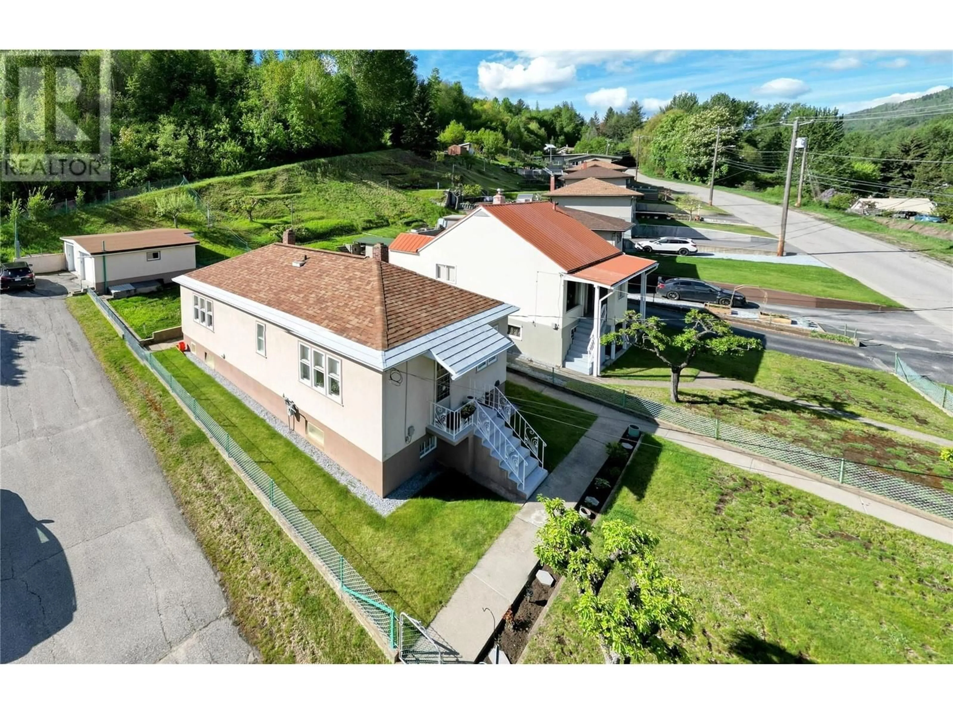 A pic from outside/outdoor area/front of a property/back of a property/a pic from drone, building for 208 HAIG STREET, Warfield British Columbia V1R2L9