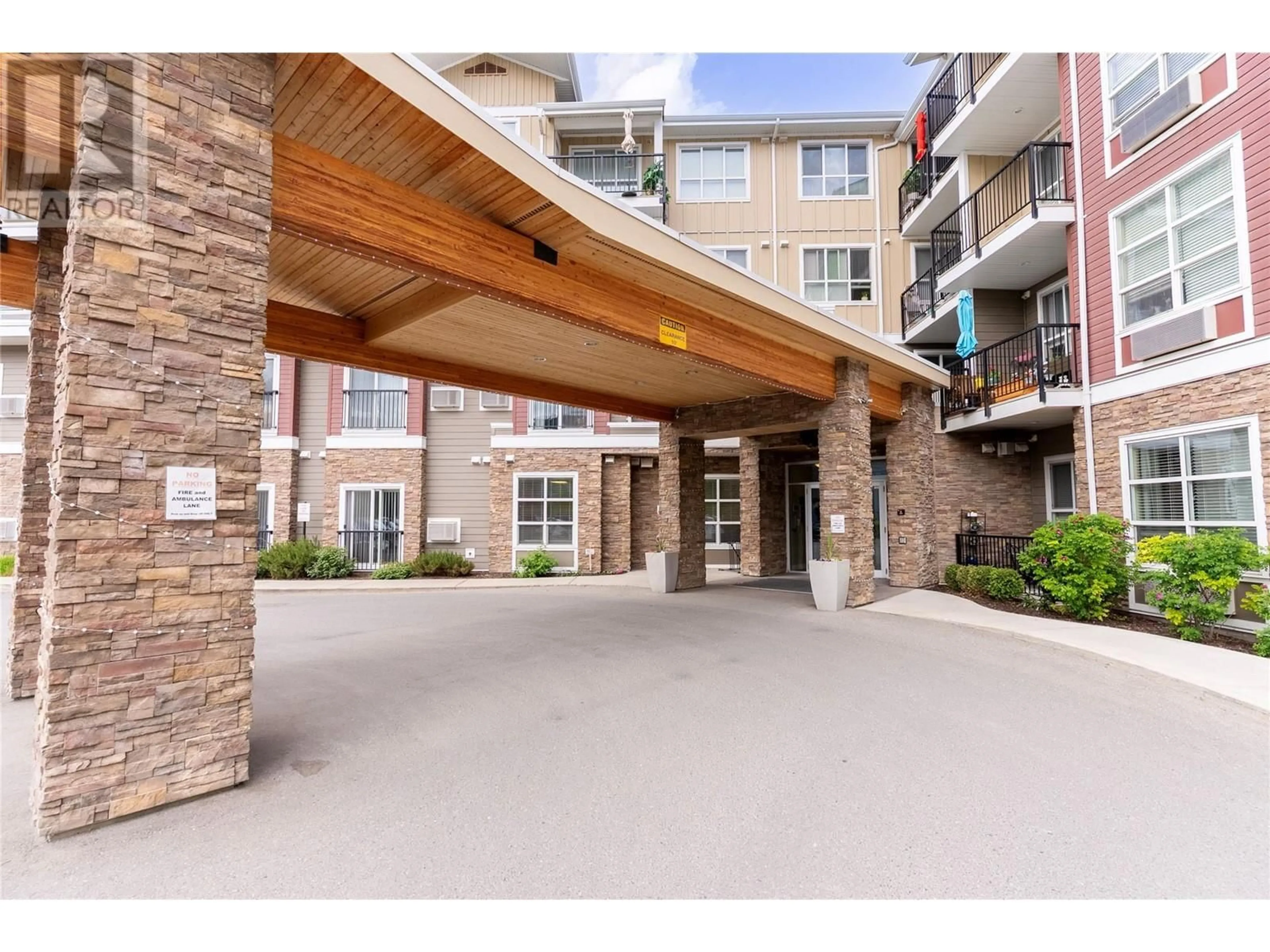 Indoor foyer for 410 - 755 MAYFAIR STREET, Kamloops British Columbia V2B5L7