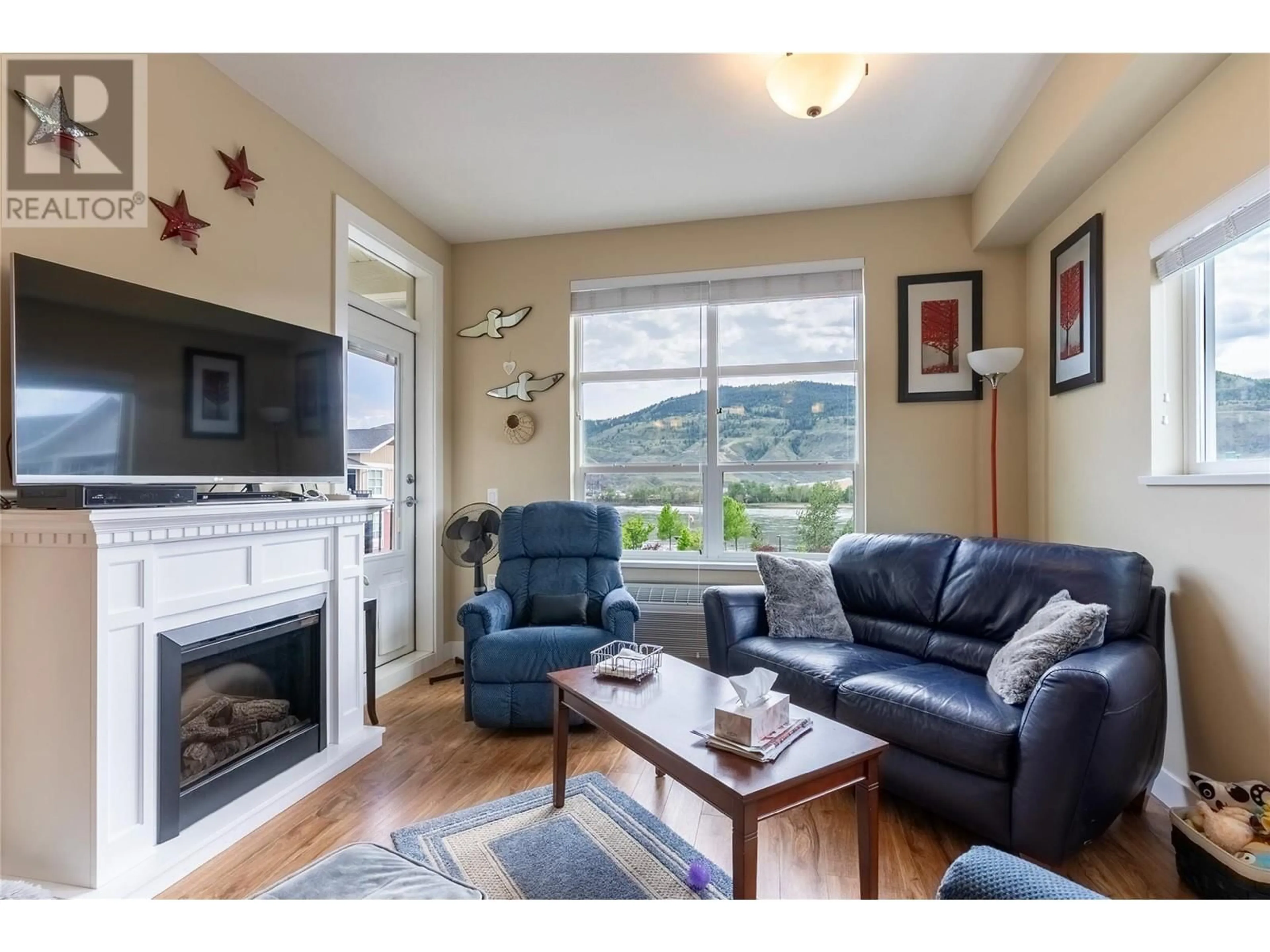 Living room with furniture, wood/laminate floor for 410 - 755 MAYFAIR STREET, Kamloops British Columbia V2B5L7