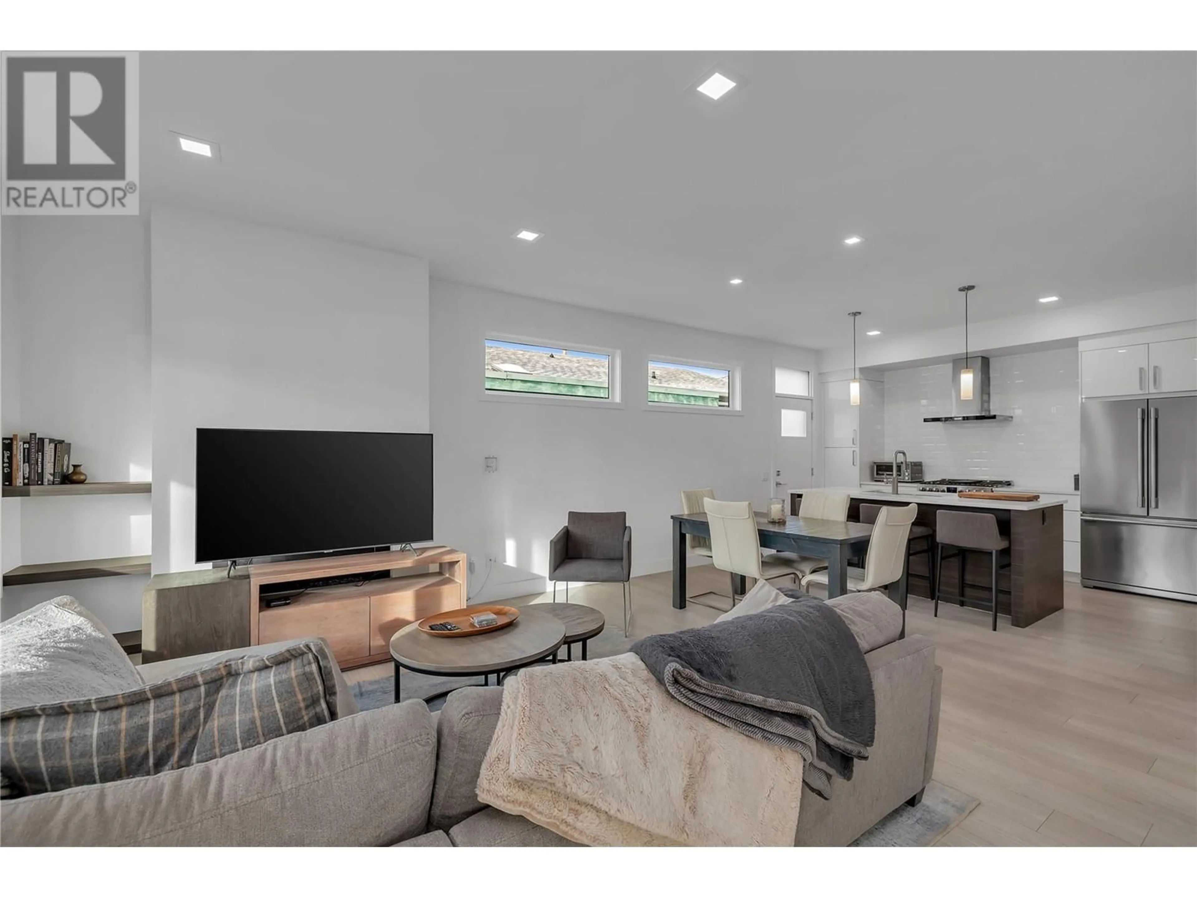 Unknown for 766 CADDER AVENUE, Kelowna British Columbia V1Y5N6