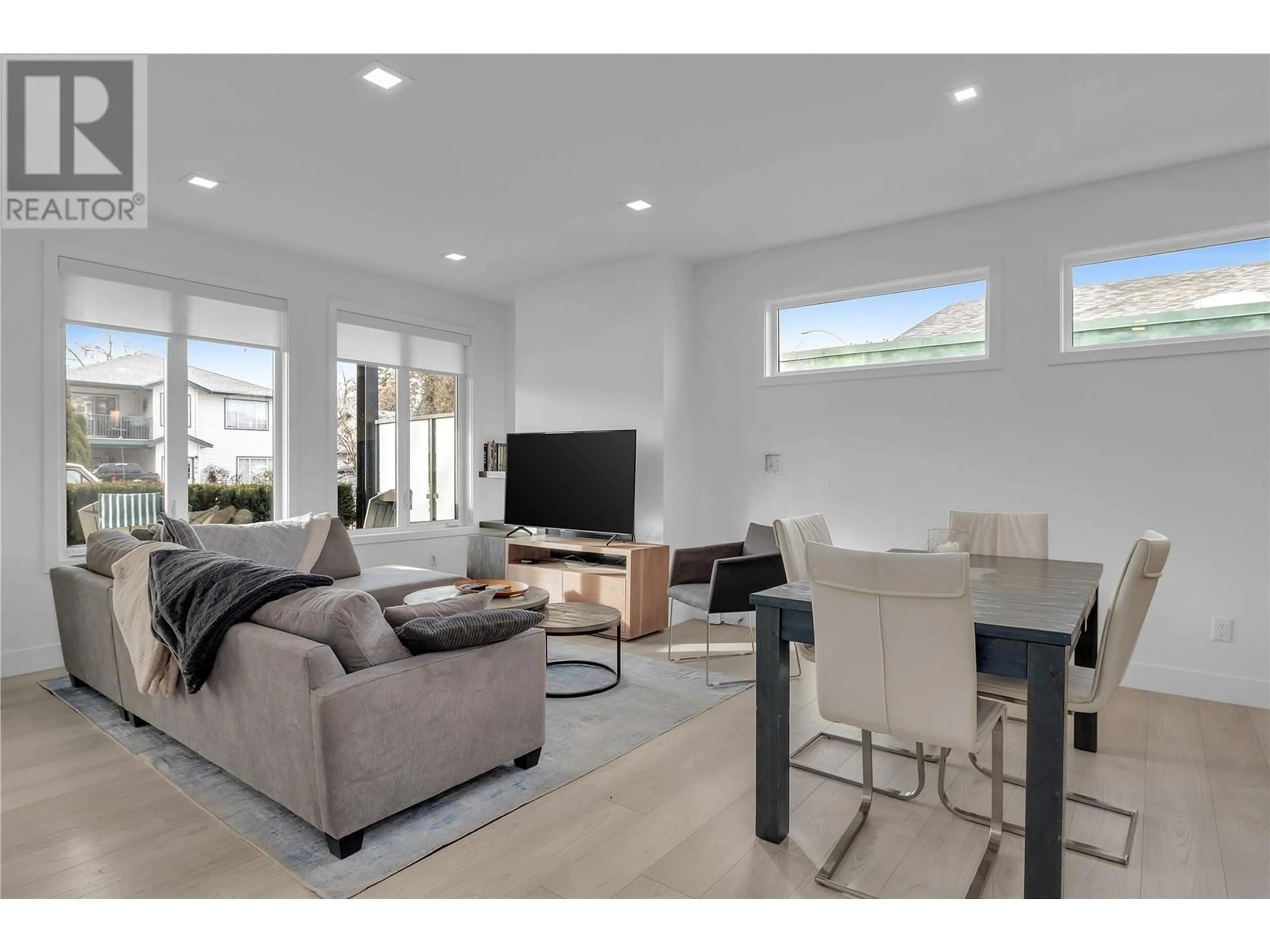 Living room with furniture, unknown for 766 CADDER AVENUE, Kelowna British Columbia V1Y5N6