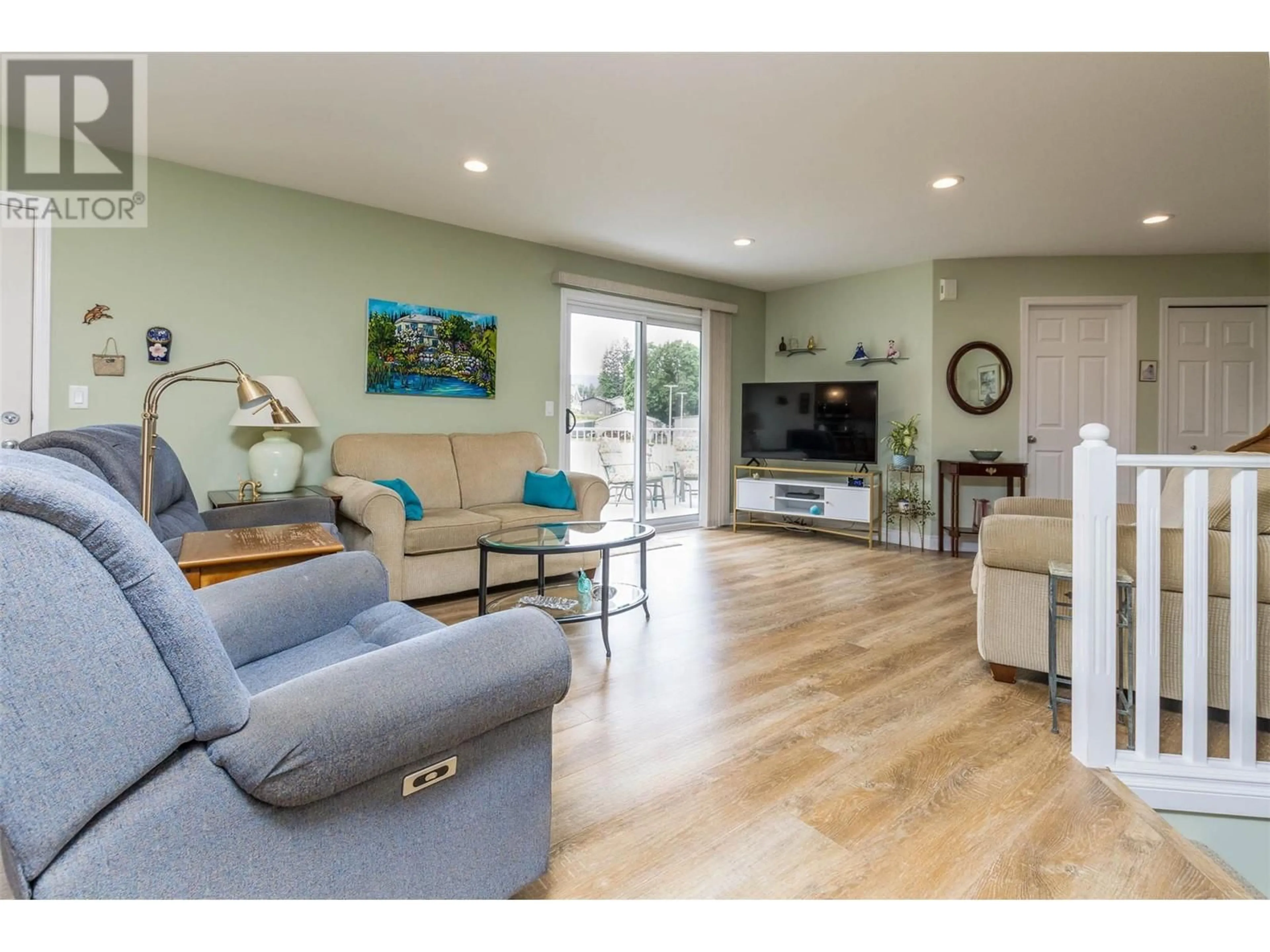 Living room with furniture, wood/laminate floor for 941 35 STREET SOUTHEAST, Salmon Arm British Columbia V1E1N3