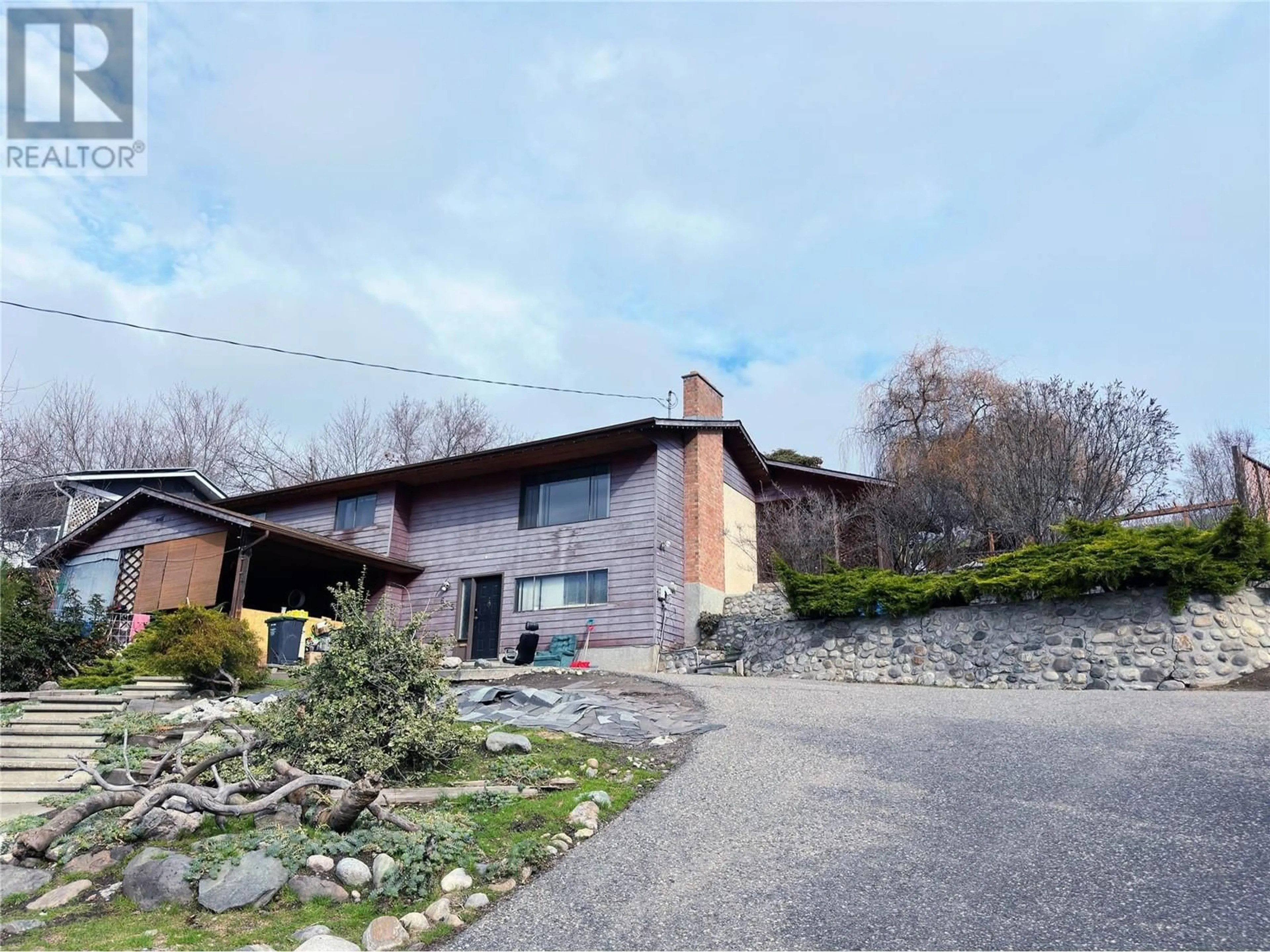 A pic from outside/outdoor area/front of a property/back of a property/a pic from drone, street for 635 BRIGHTON ROAD, Kelowna British Columbia V1X5K6