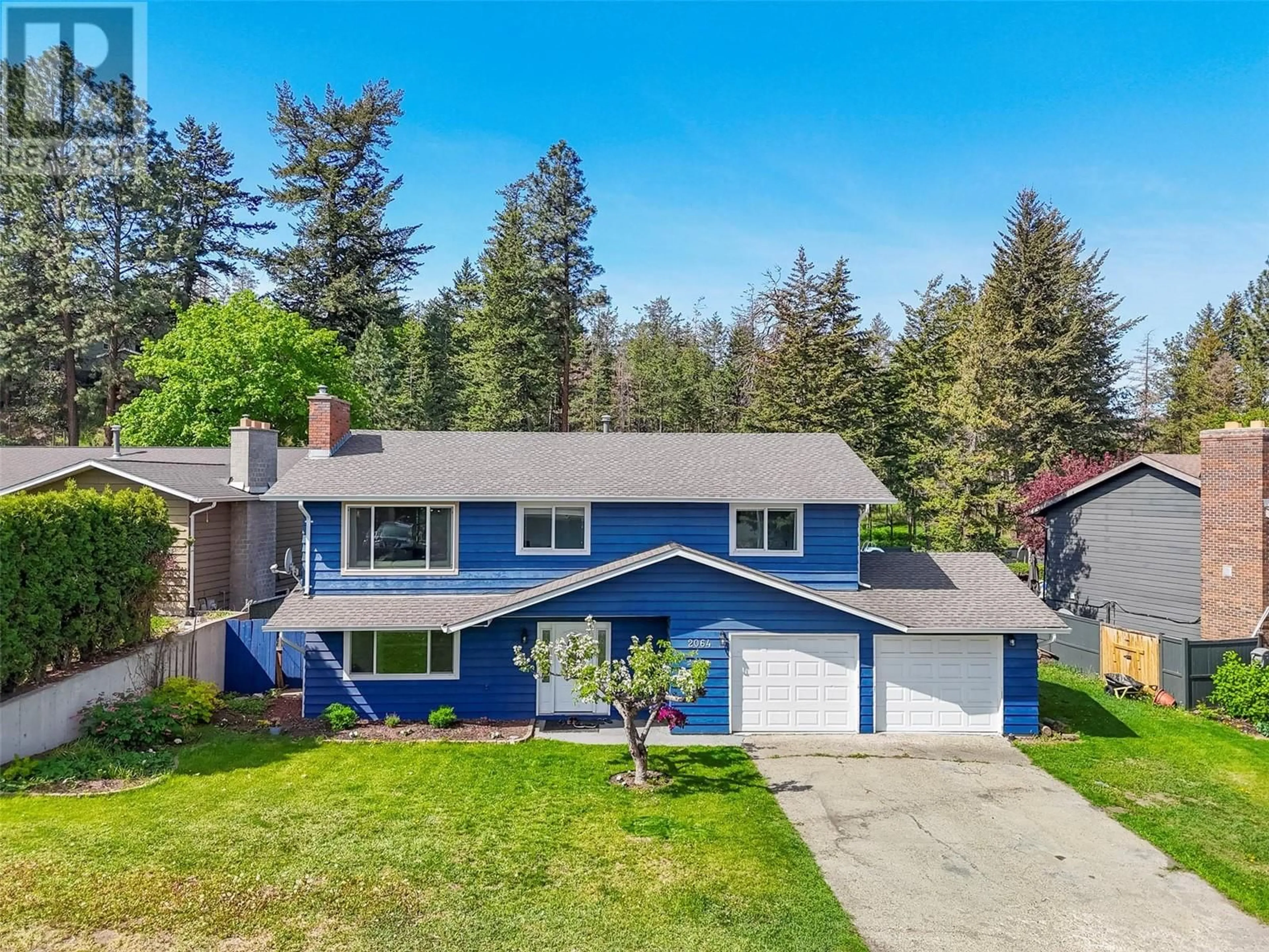 A pic from outside/outdoor area/front of a property/back of a property/a pic from drone, street for 2064 VAN HORNE DRIVE, Kamloops British Columbia V1S1G3